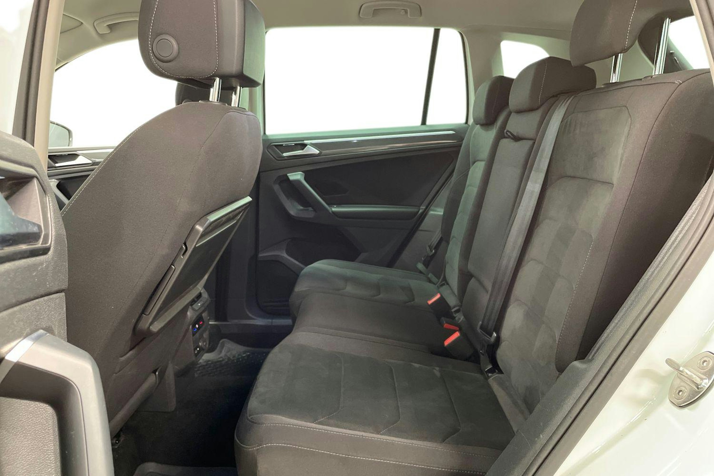 valkoinen Volkswagen Tiguan 2020 kuva 10.