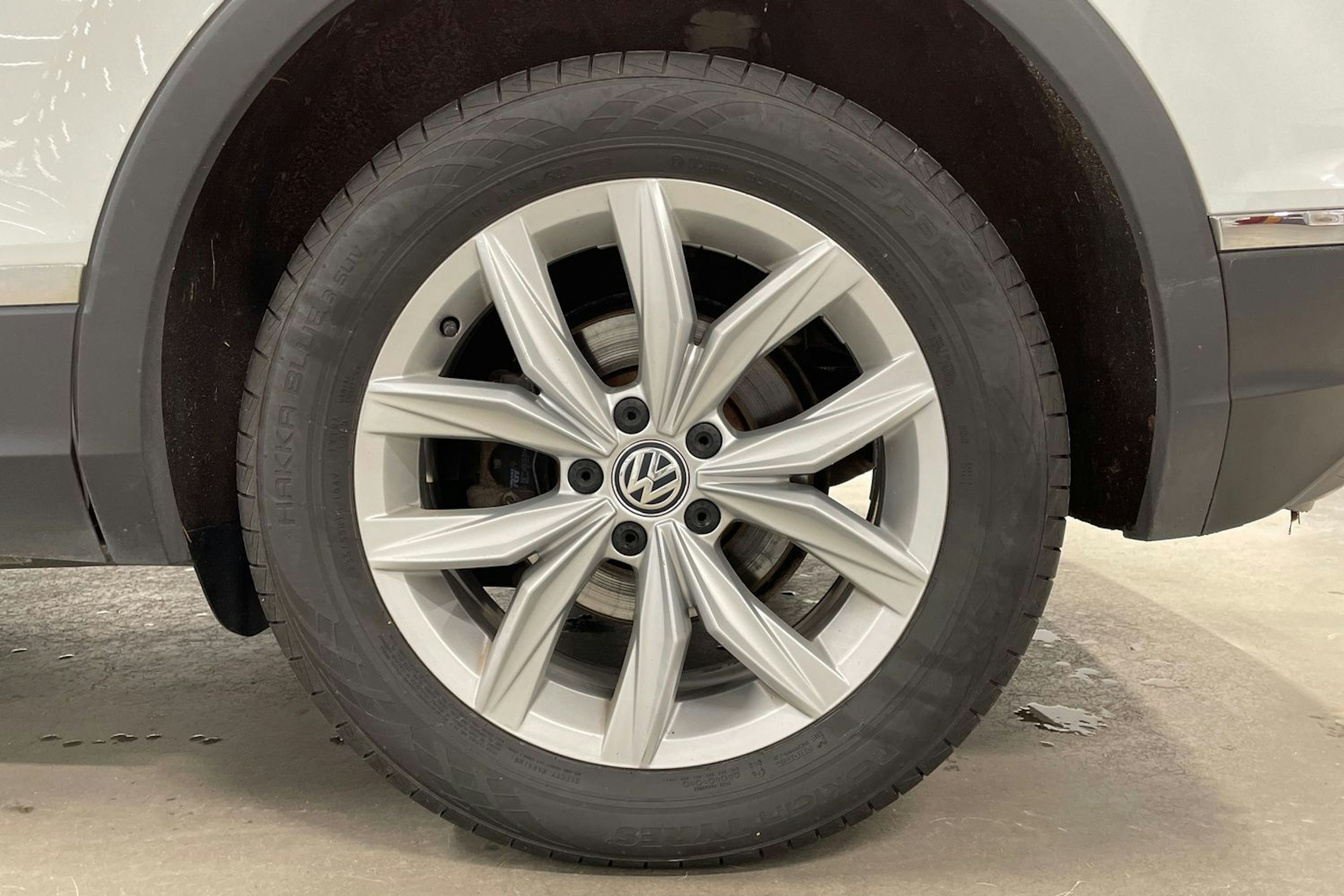 valkoinen Volkswagen Tiguan 2020 kuva 11.