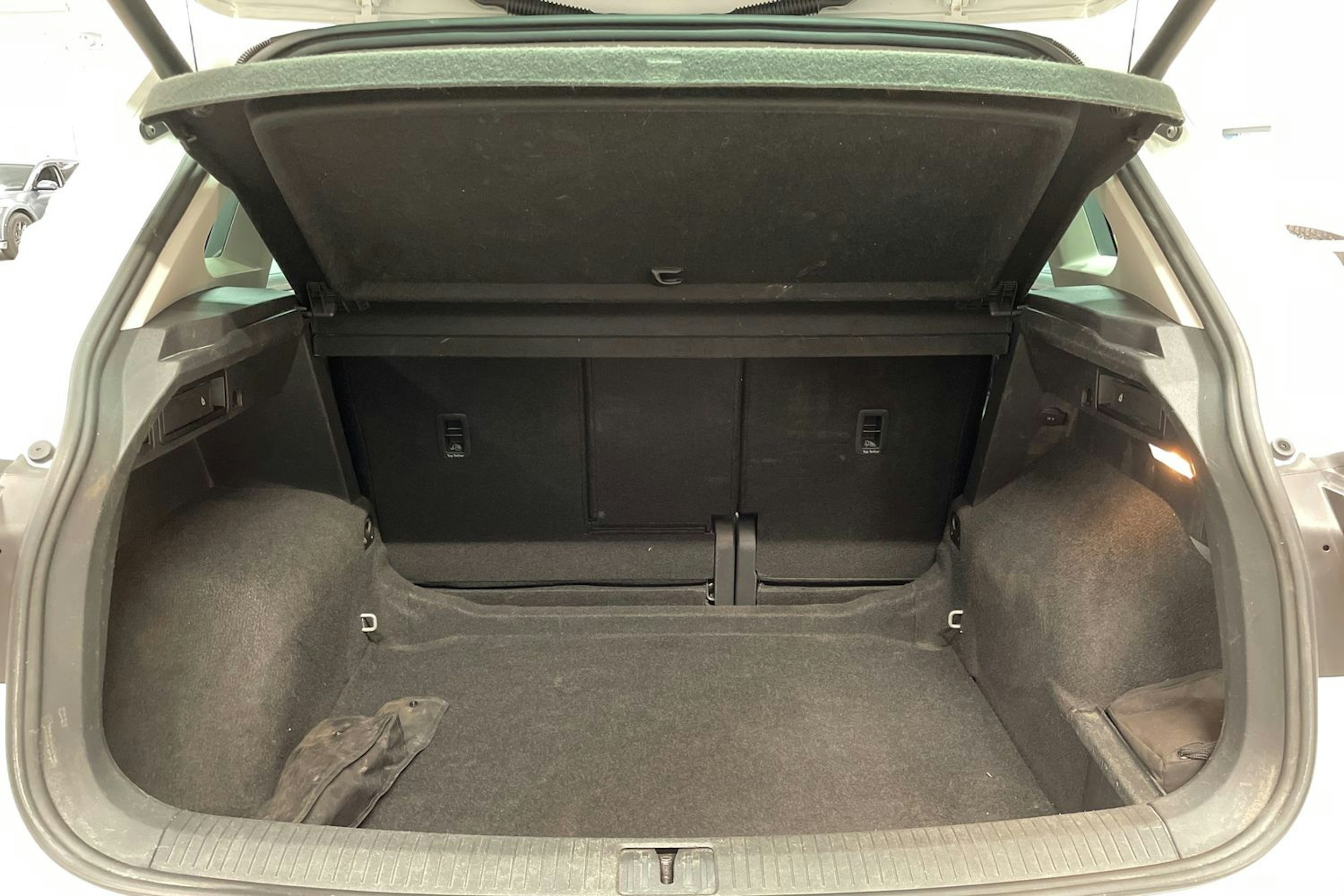 valkoinen Volkswagen Tiguan 2020 kuva 14.