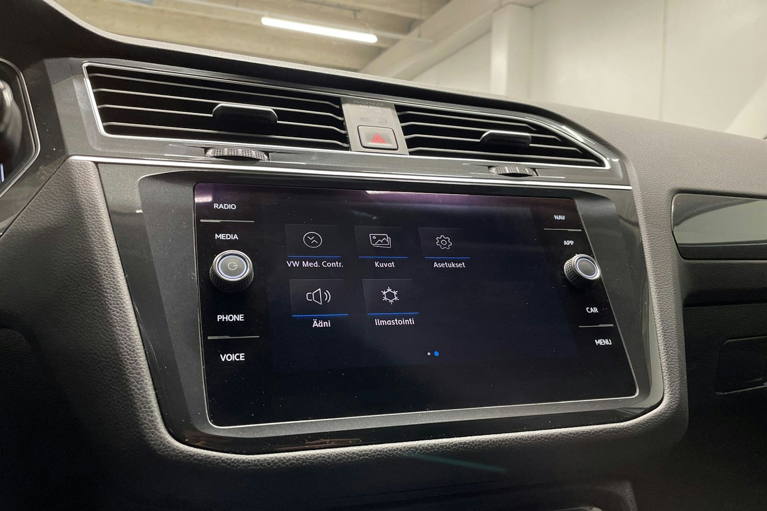 valkoinen Volkswagen Tiguan 2020 kuva 17.