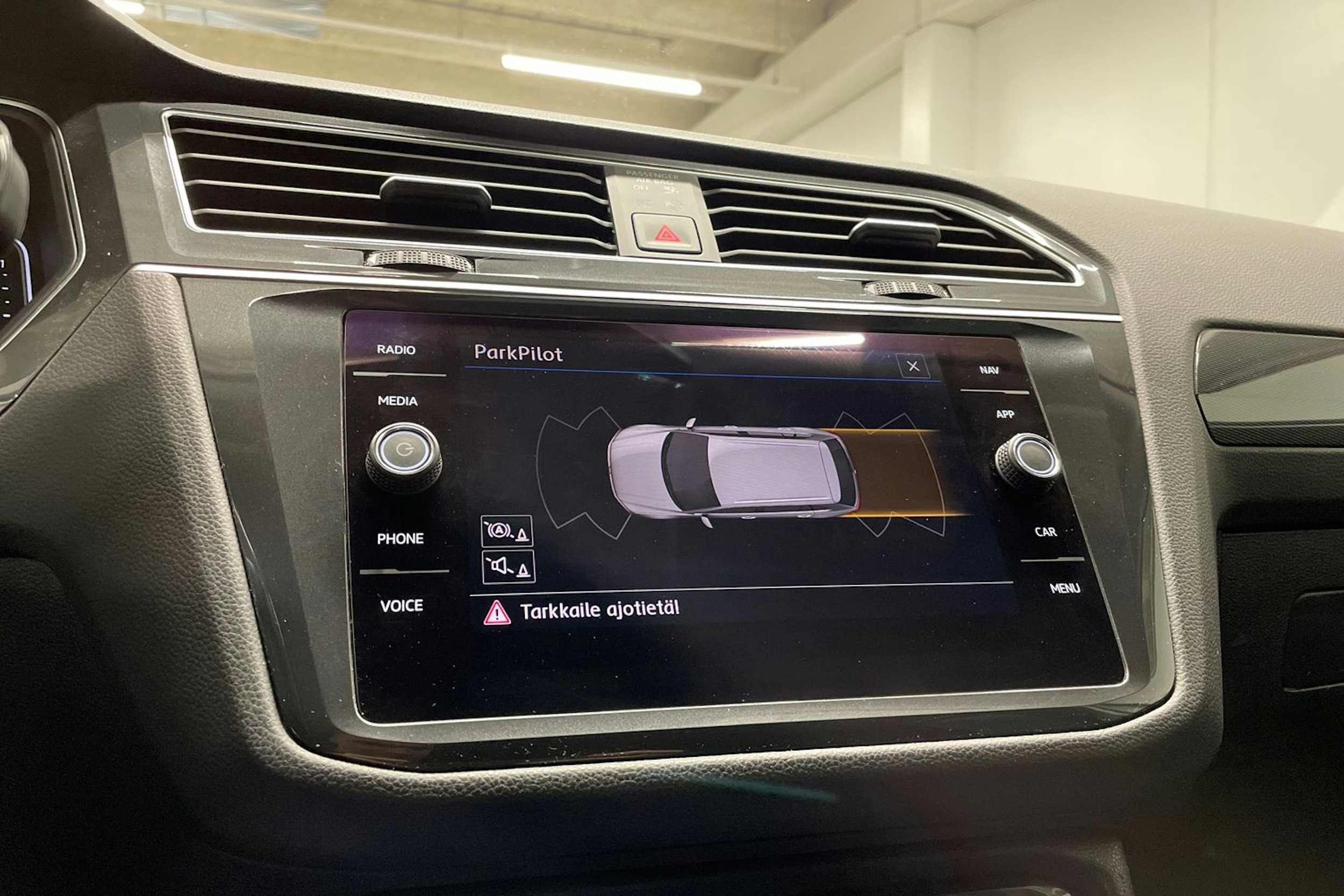 valkoinen Volkswagen Tiguan 2020 kuva 21.