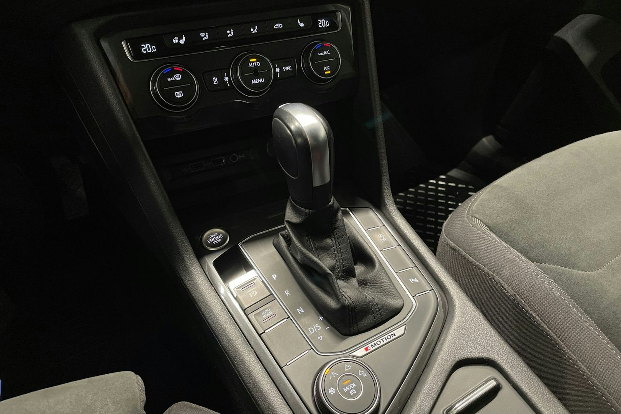 valkoinen Volkswagen Tiguan 2020 kuva 22.