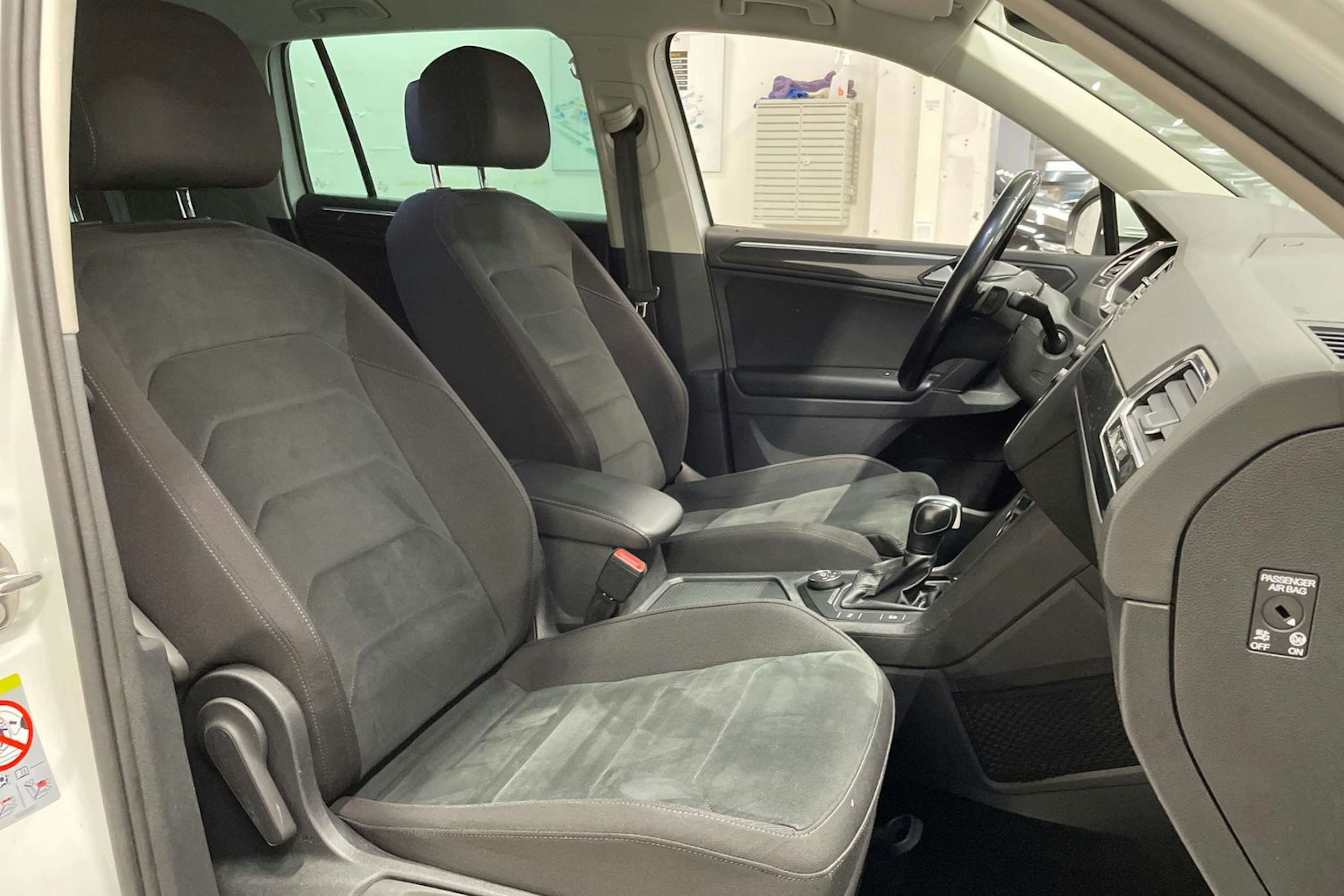 valkoinen Volkswagen Tiguan 2020 kuva 28.