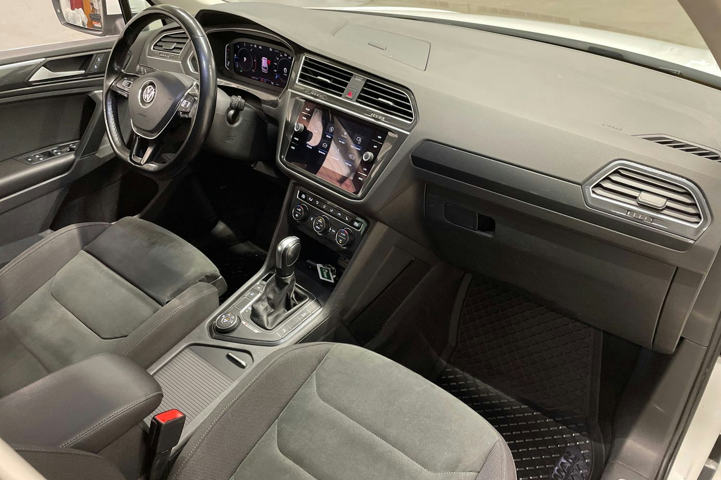 valkoinen Volkswagen Tiguan 2020 kuva 29.