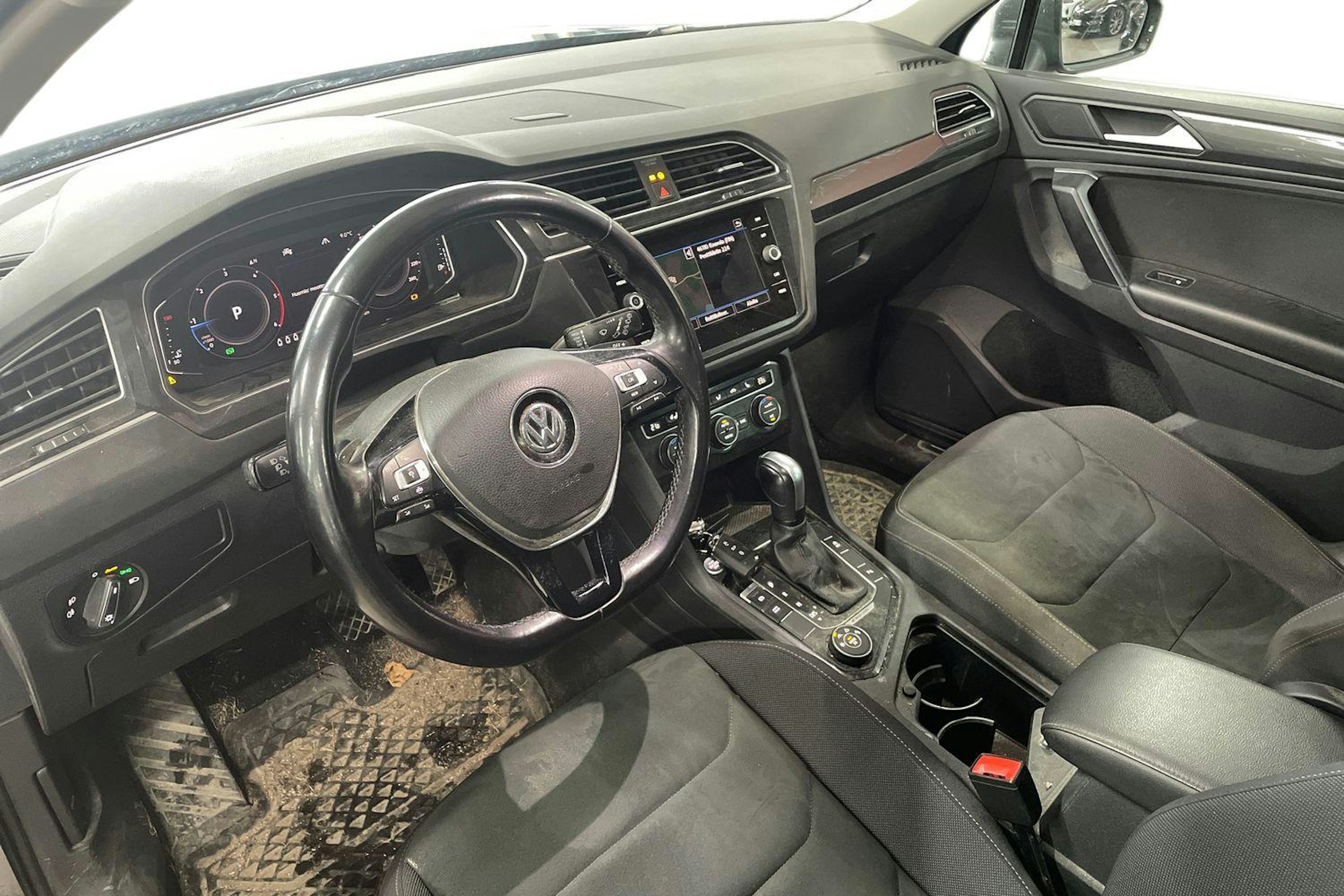 Harmaa Volkswagen Tiguan 2020 kuva 3.