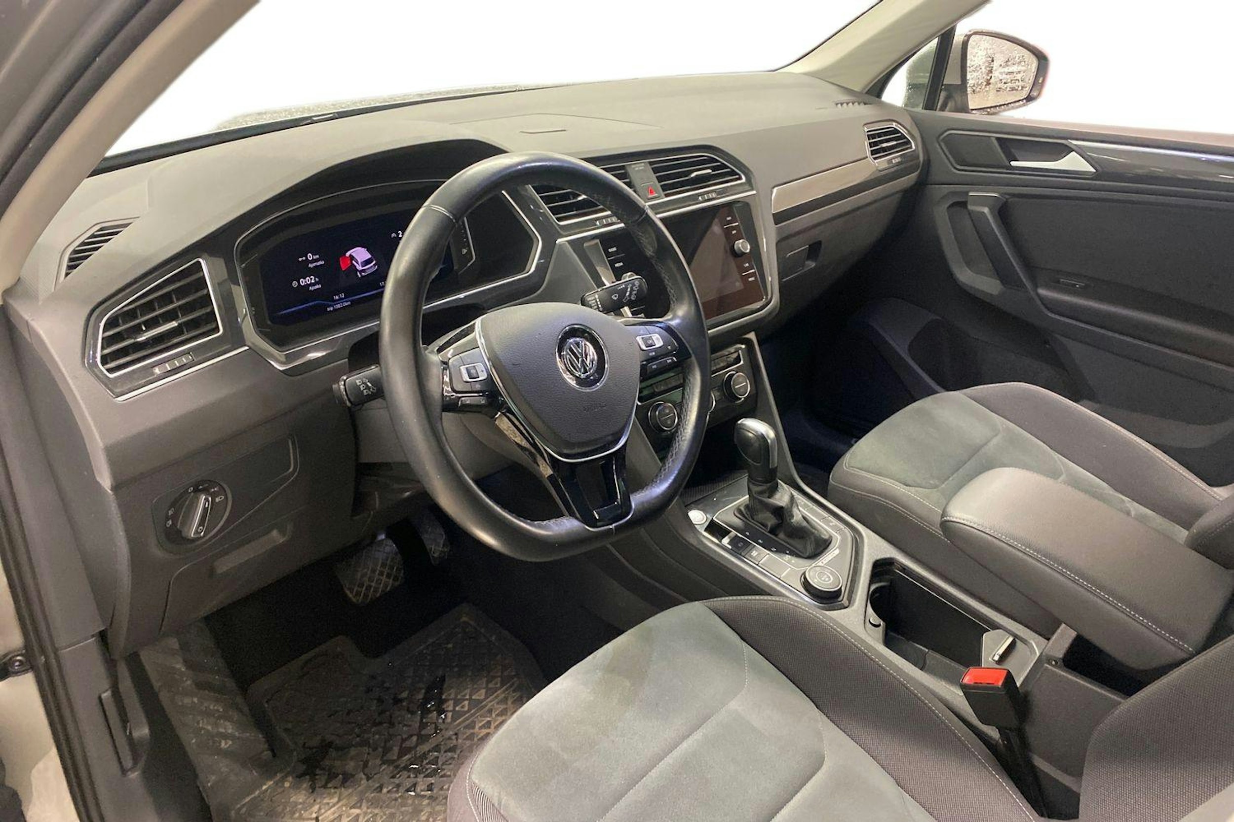 Harmaa Volkswagen Tiguan 2020 kuva 3.
