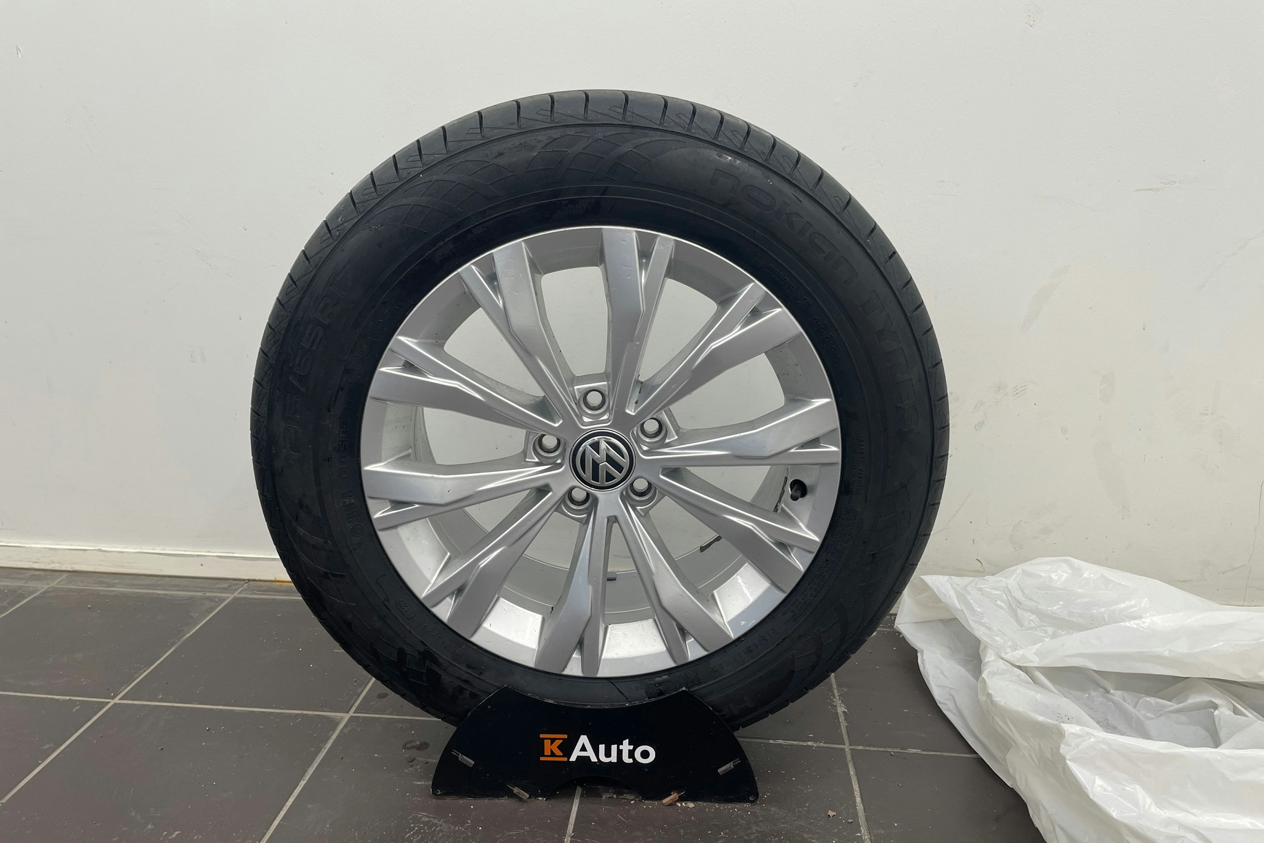 sininen Volkswagen Tiguan 2020 kuva 13.