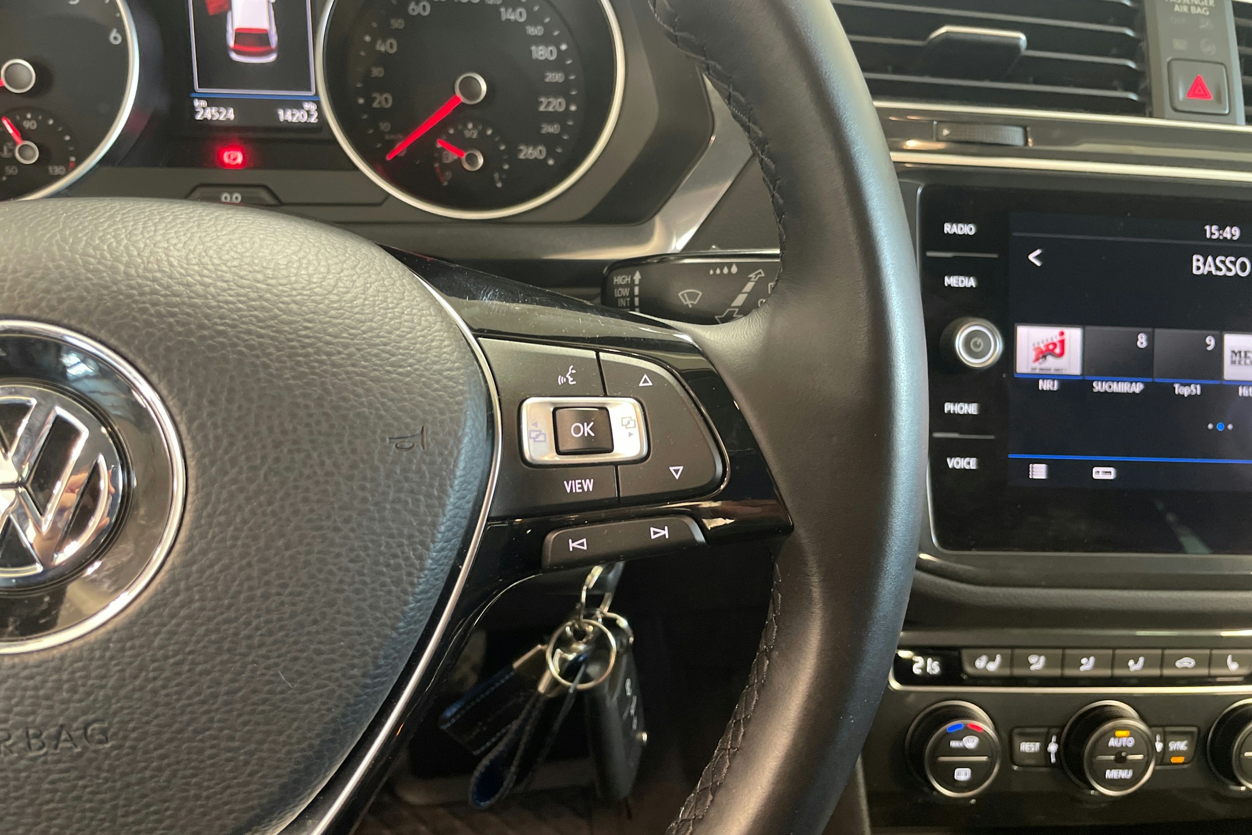 sininen Volkswagen Tiguan 2020 kuva 18.