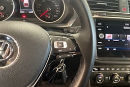 sininen Volkswagen Tiguan 2020 kuva 18.