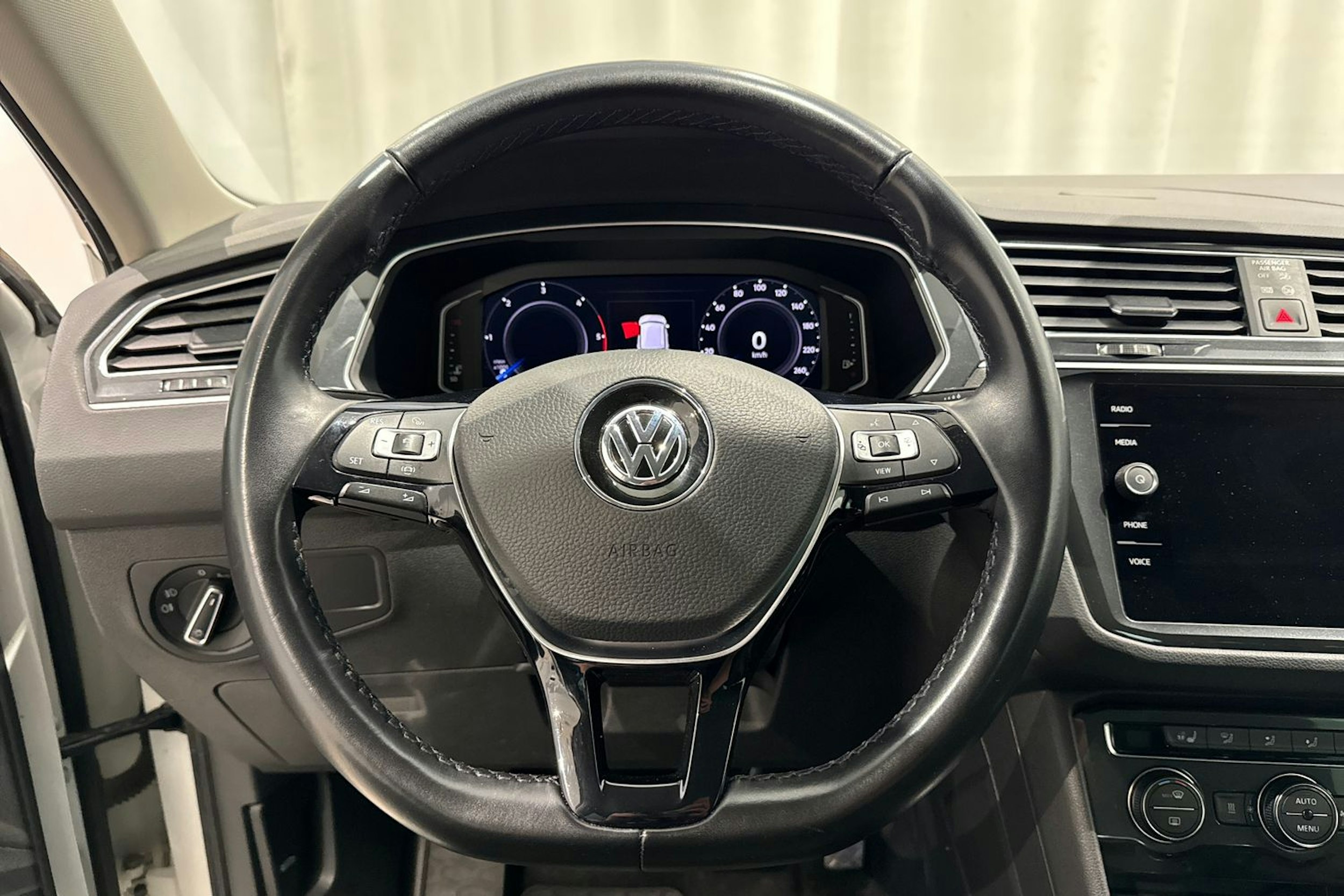valkoinen Volkswagen Tiguan 2020 kuva 19.