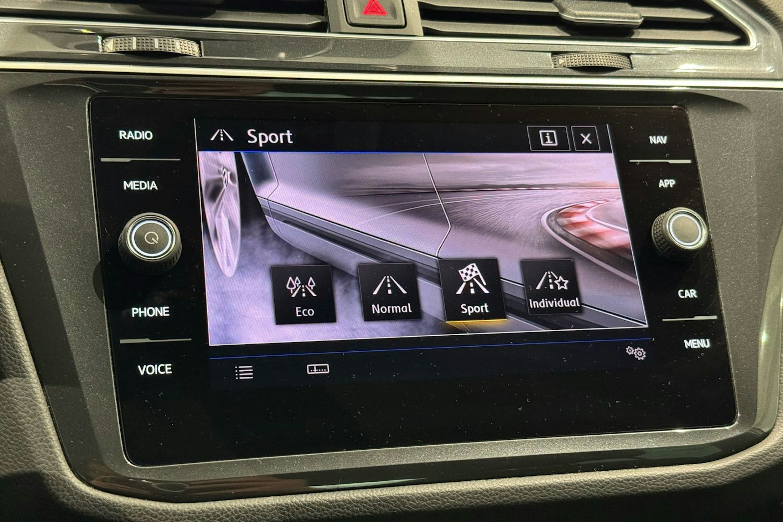 valkoinen Volkswagen Tiguan 2020 kuva 23.