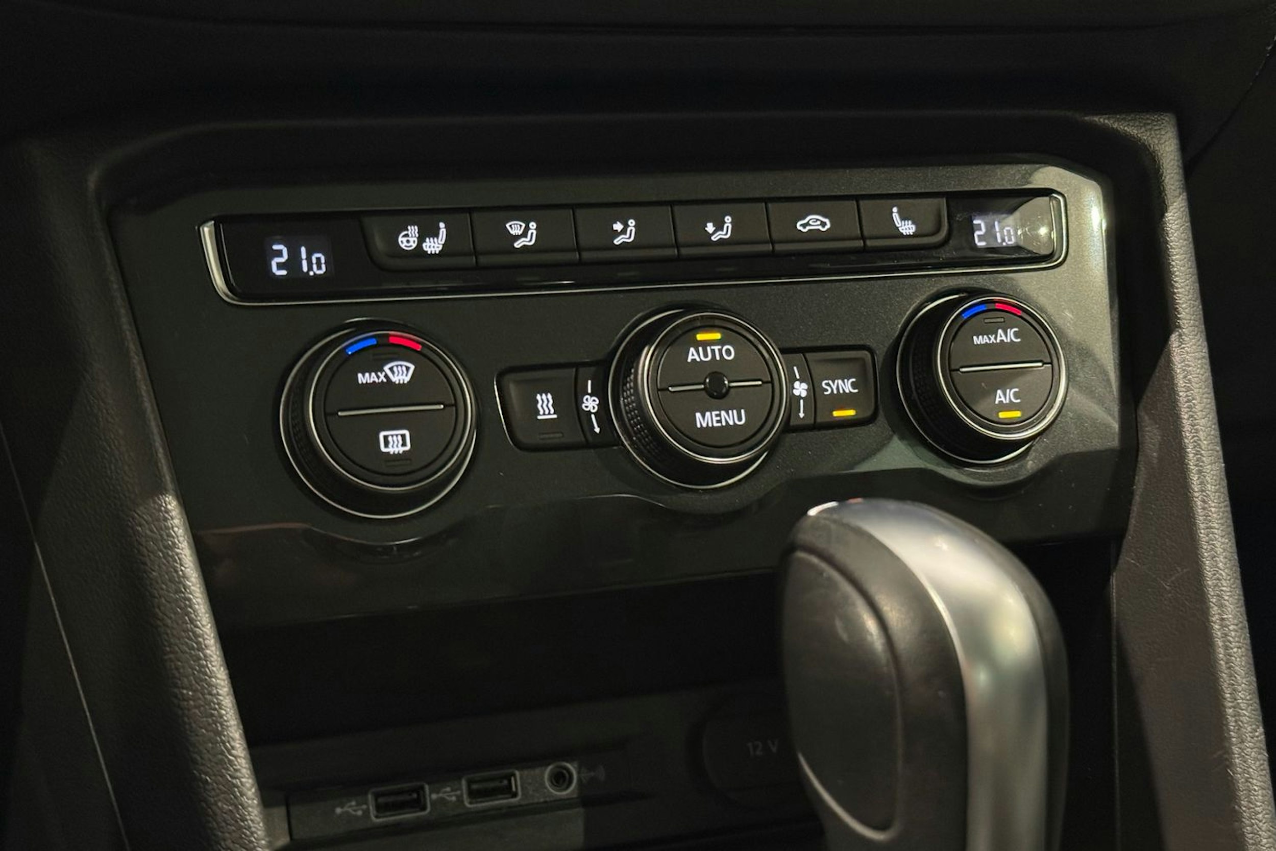 valkoinen Volkswagen Tiguan 2020 kuva 27.