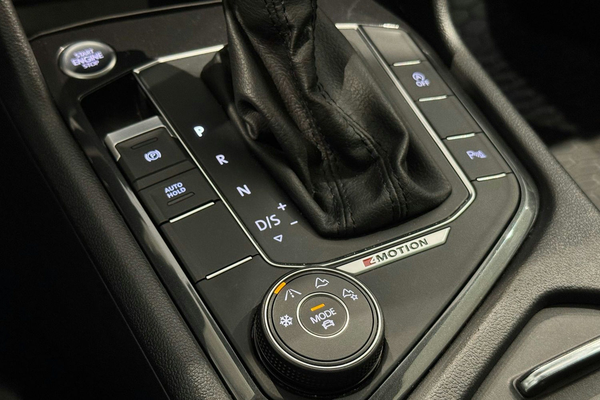 valkoinen Volkswagen Tiguan 2020 kuva 28.