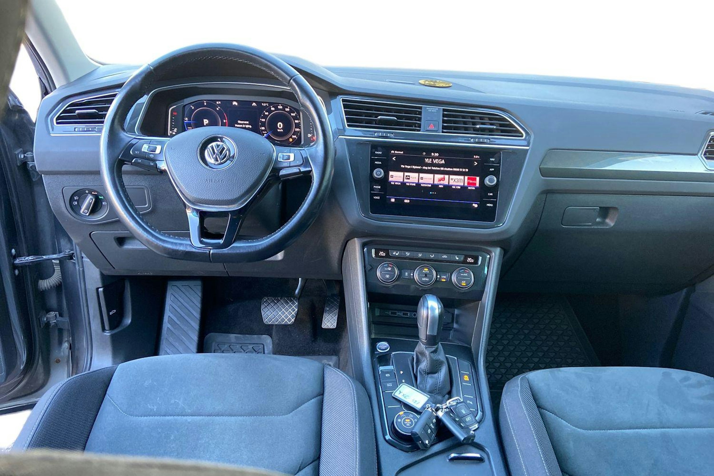 harmaa Volkswagen Tiguan 2020 kuva 9.