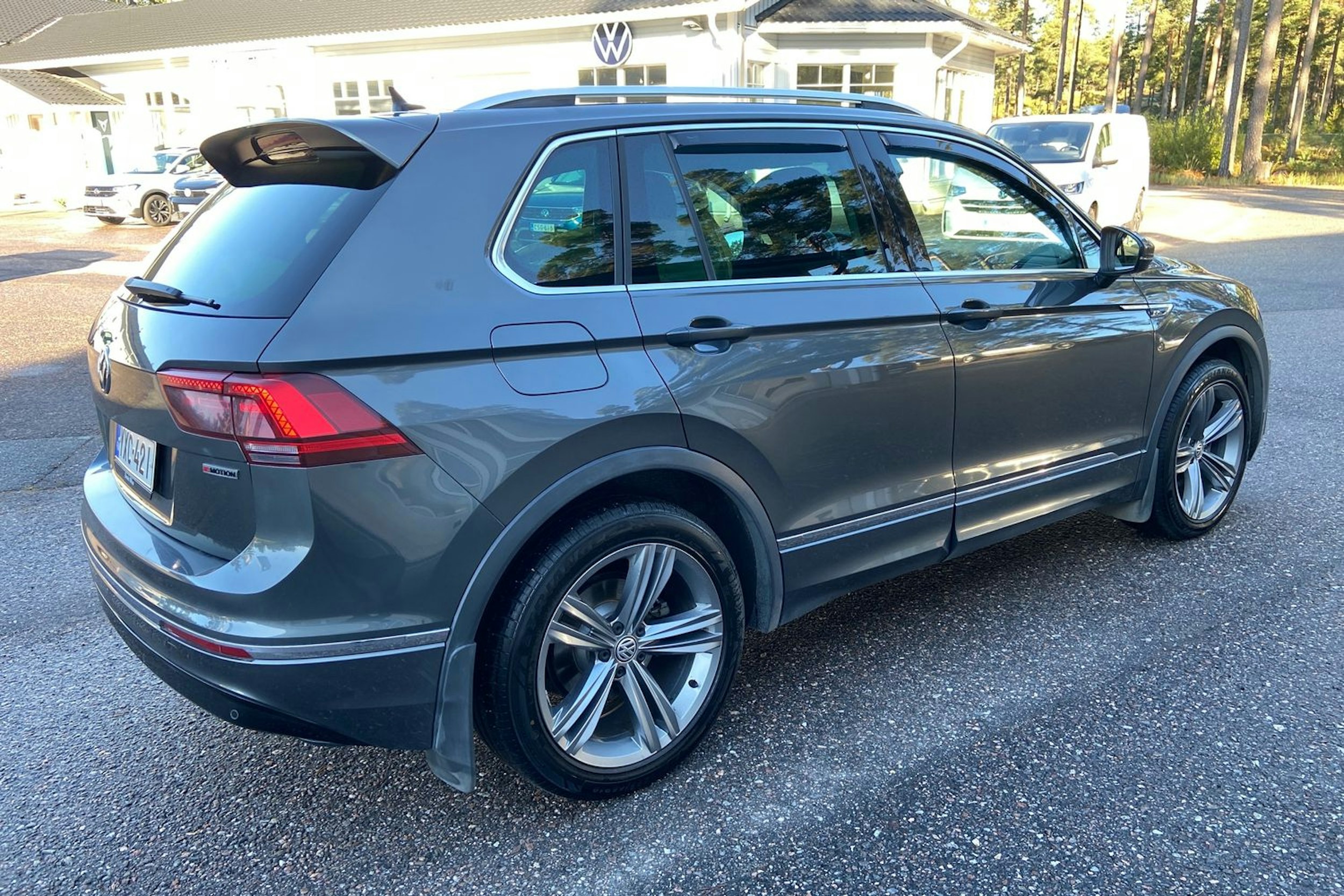 harmaa Volkswagen Tiguan 2020 kuva 18.