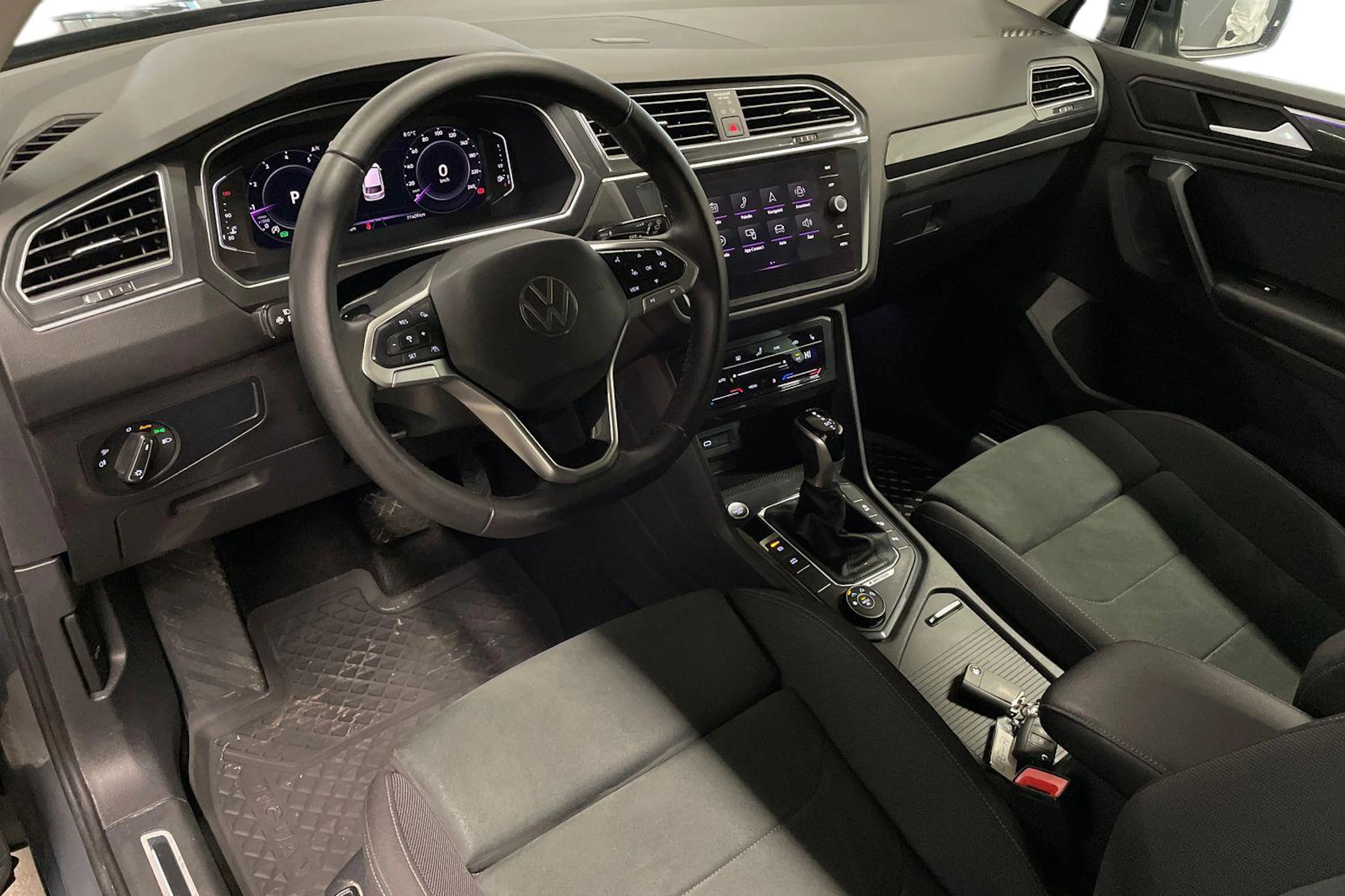 harmaa Volkswagen Tiguan 2021 kuva 8.