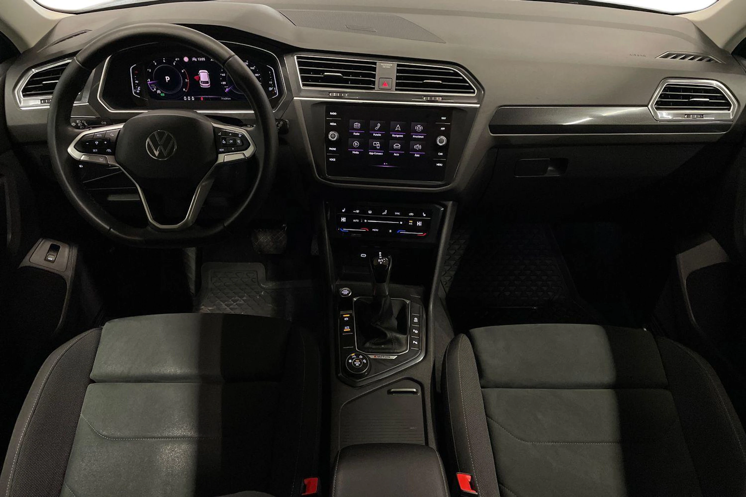harmaa Volkswagen Tiguan 2021 kuva 9.