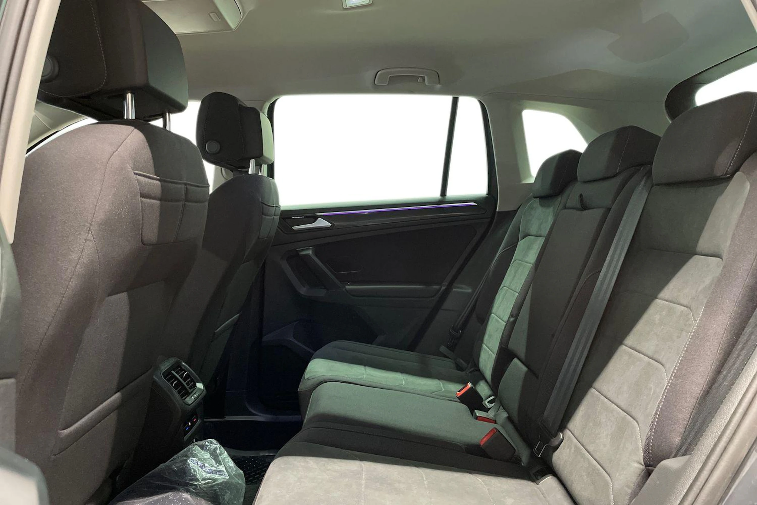 harmaa Volkswagen Tiguan 2021 kuva 11.