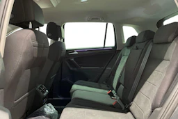 harmaa Volkswagen Tiguan 2021 kuva 11.