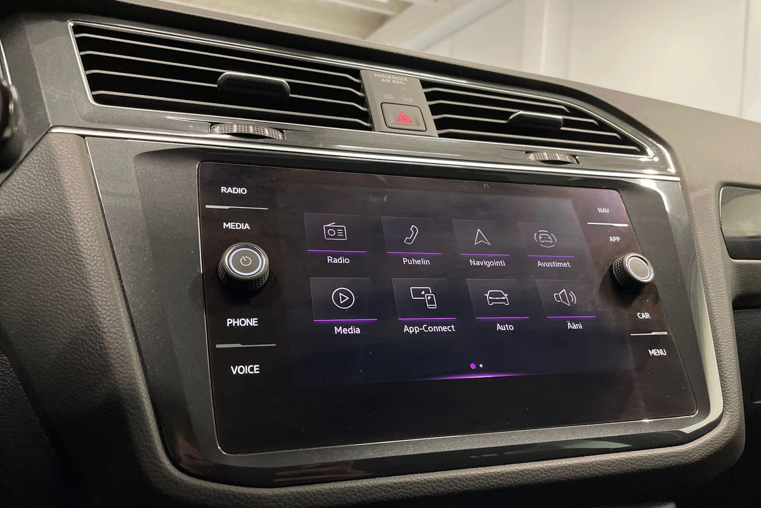 harmaa Volkswagen Tiguan 2021 kuva 18.