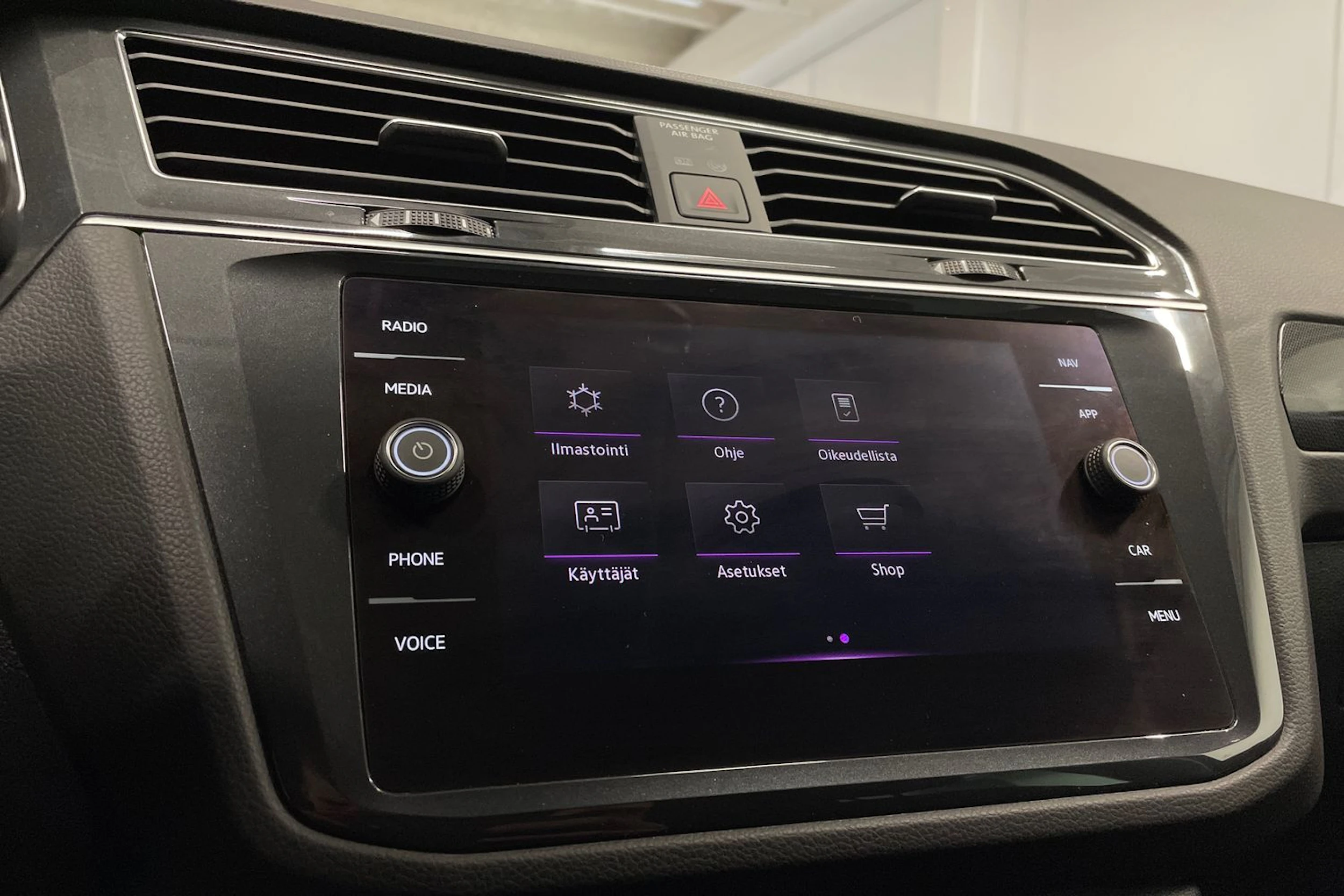 harmaa Volkswagen Tiguan 2021 kuva 19.