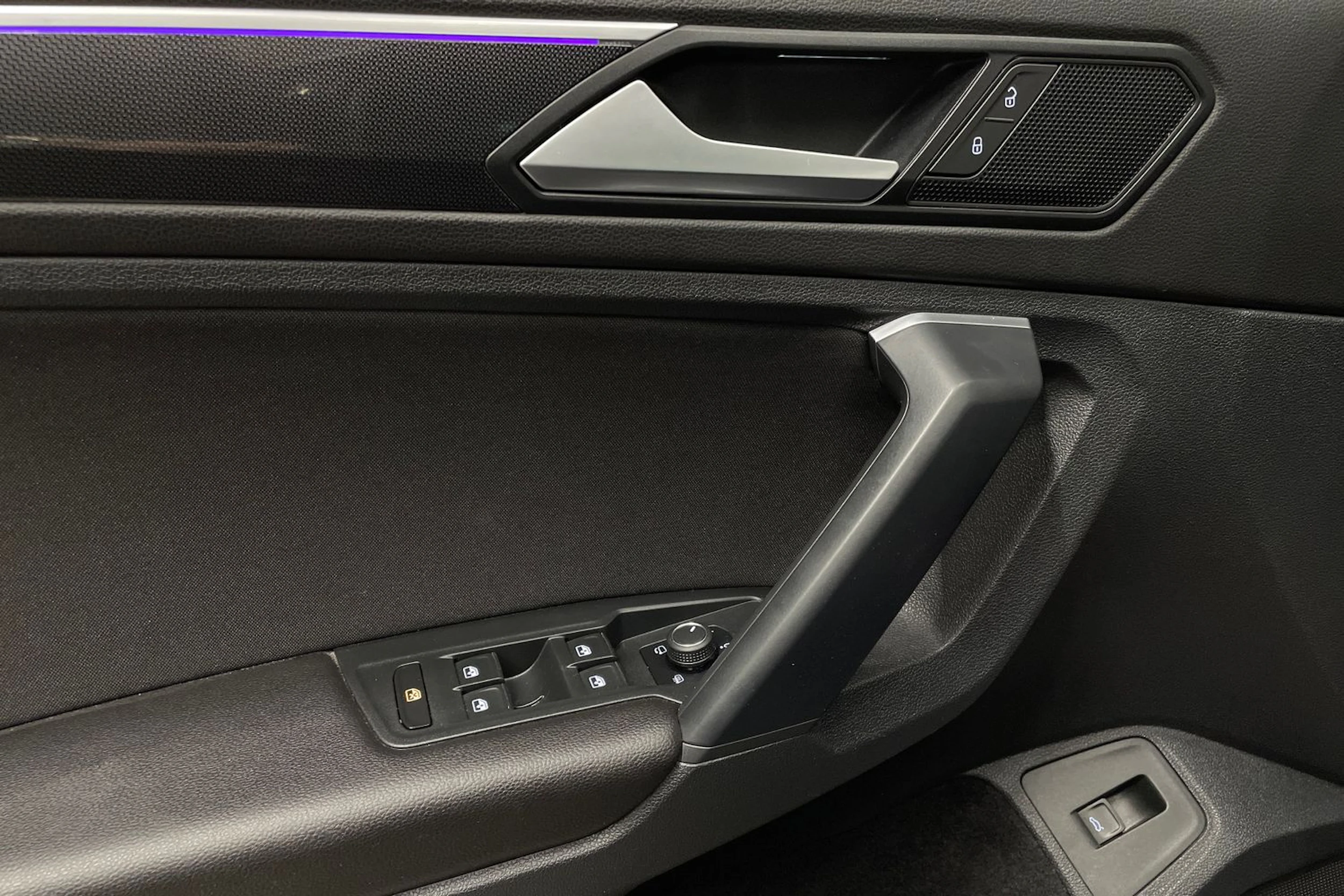 harmaa Volkswagen Tiguan 2021 kuva 27.