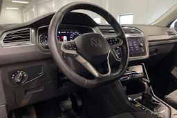 harmaa Volkswagen Tiguan 2021 kuva 28.