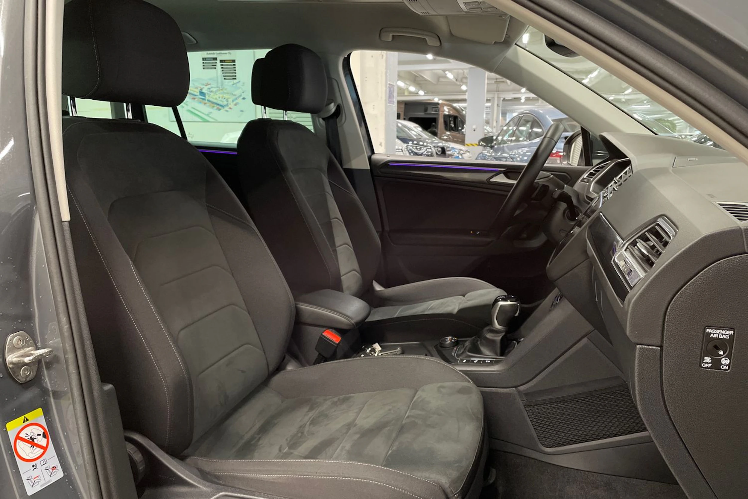 harmaa Volkswagen Tiguan 2021 kuva 29.