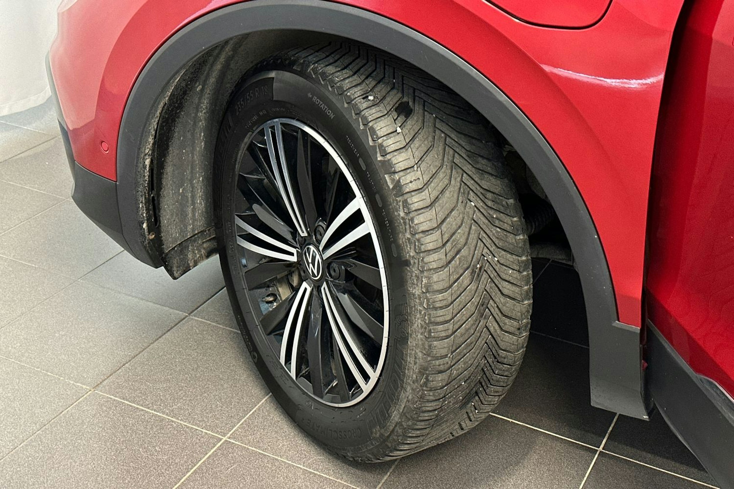 met. punainen Volkswagen Tiguan 2021 kuva 13.