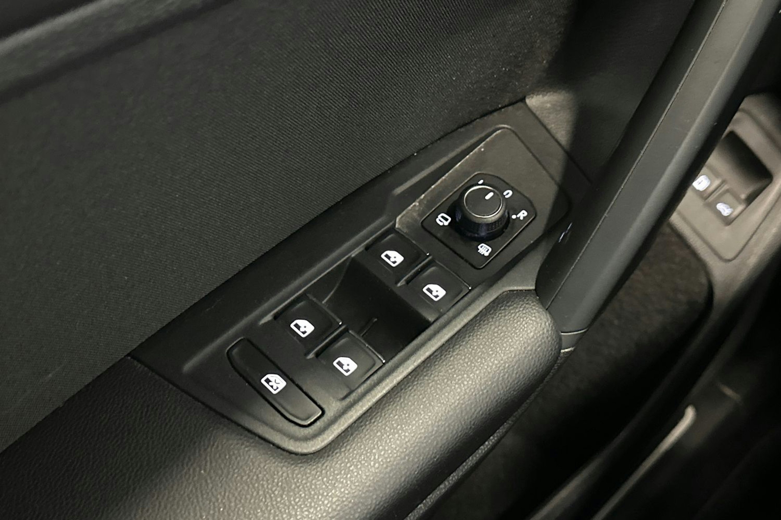 met. punainen Volkswagen Tiguan 2021 kuva 17.