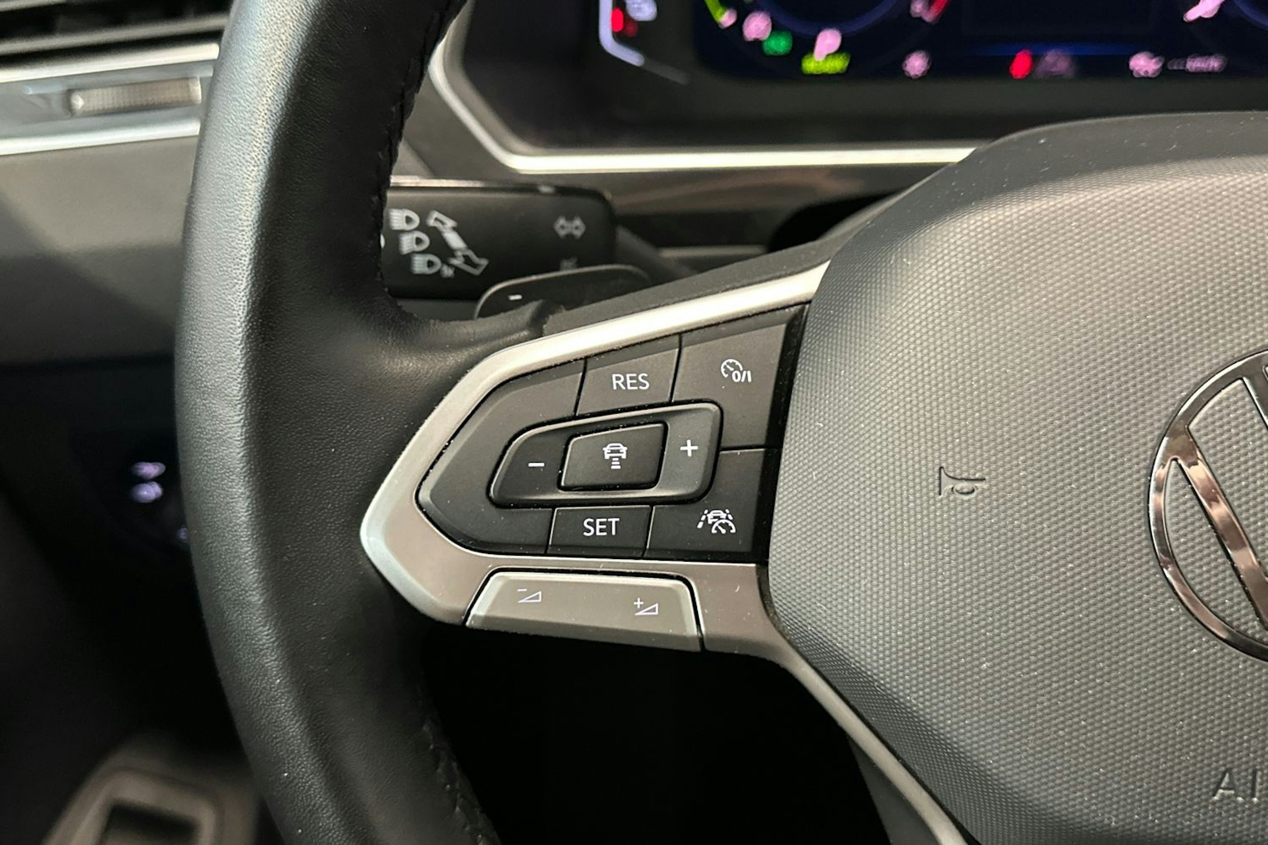 met. punainen Volkswagen Tiguan 2021 kuva 19.