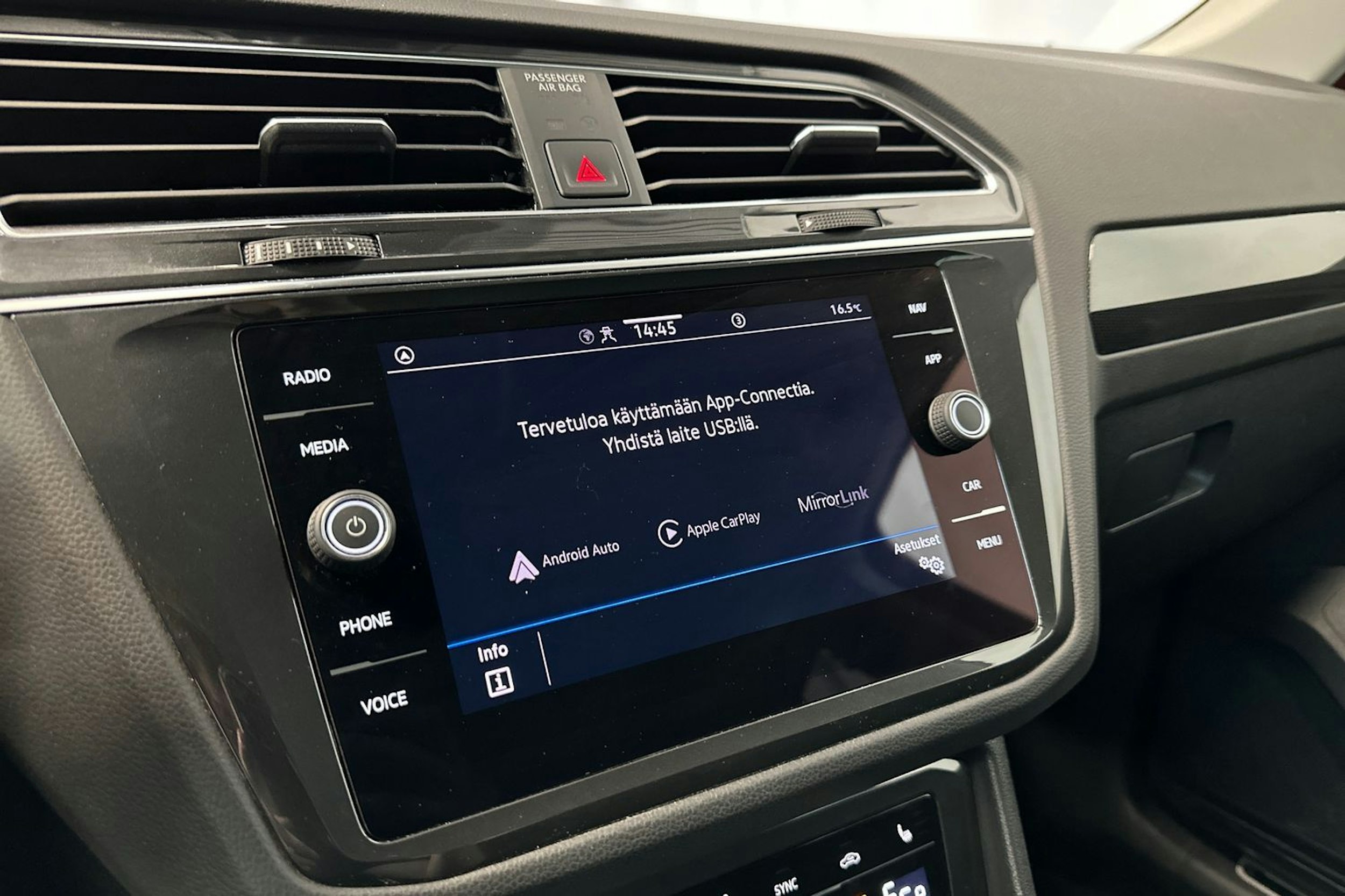 met. punainen Volkswagen Tiguan 2021 kuva 25.