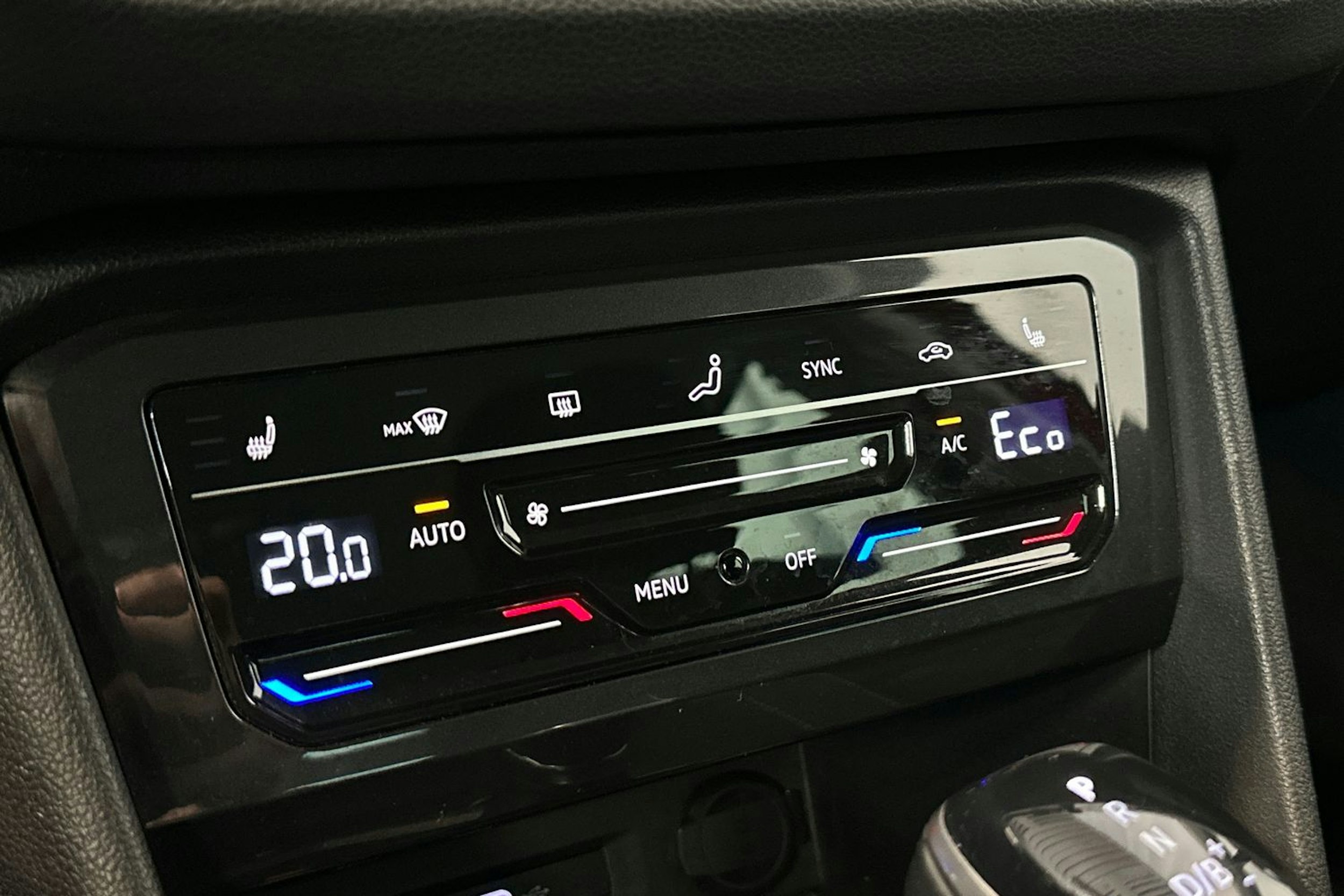 met. punainen Volkswagen Tiguan 2021 kuva 26.