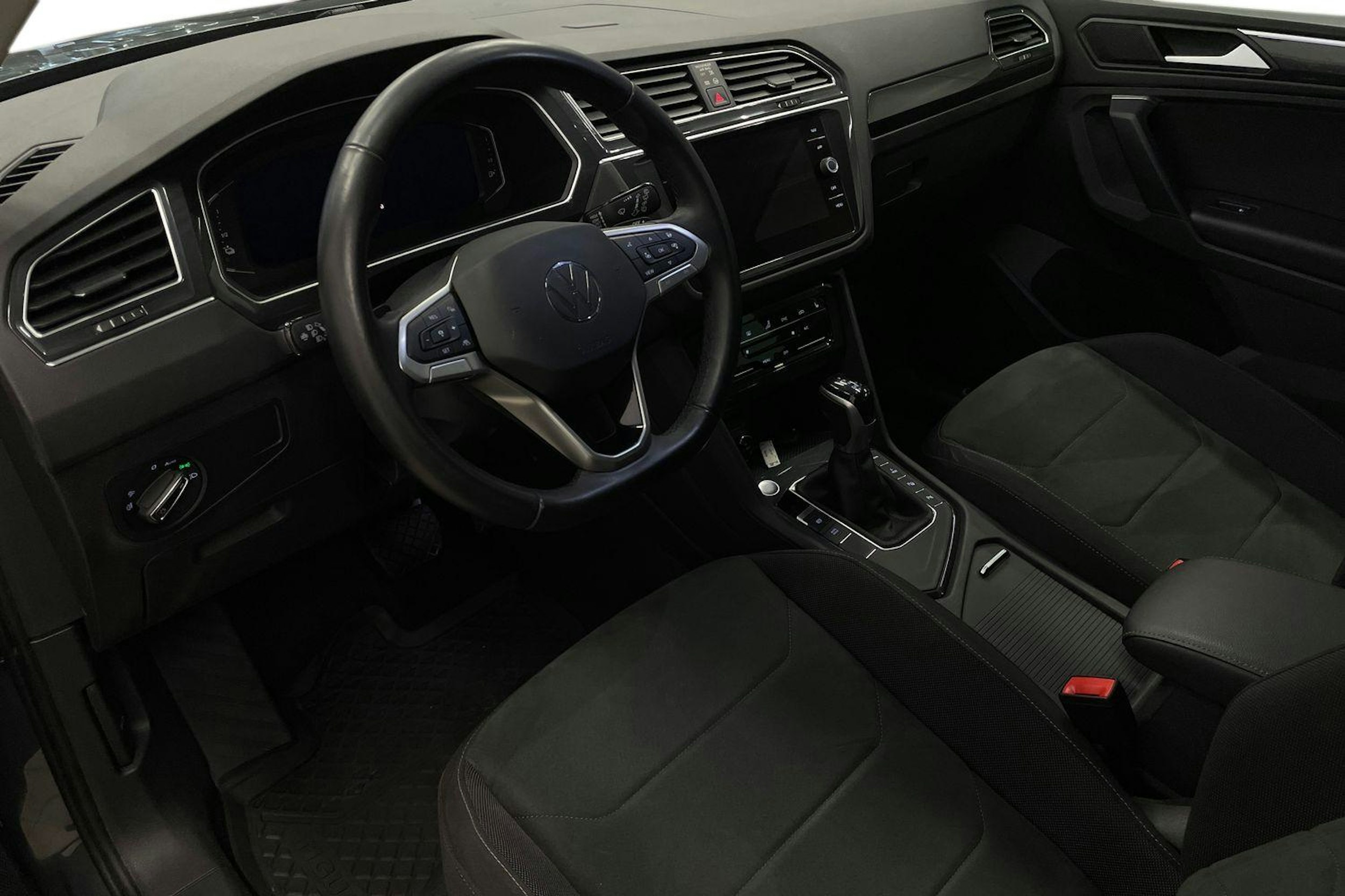 Harmaa Volkswagen Tiguan 2021 kuva 7.