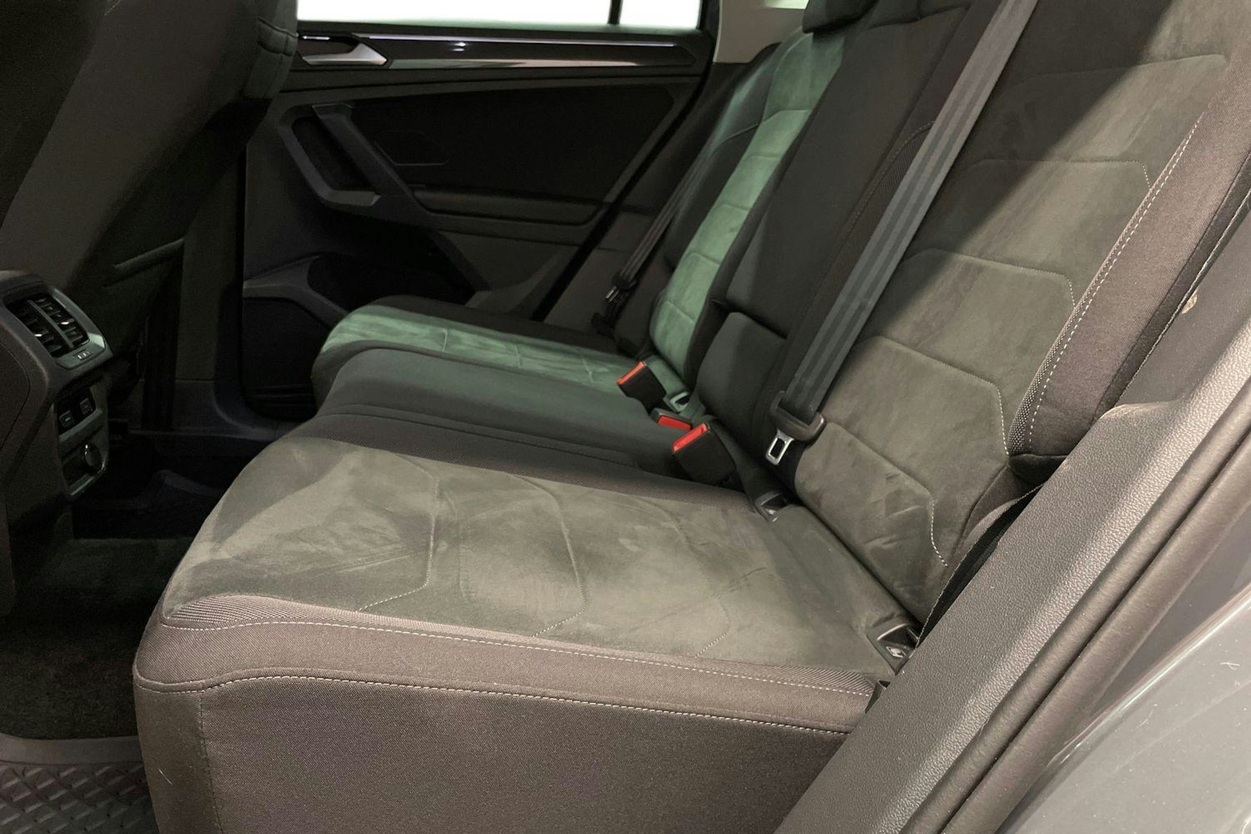 Harmaa Volkswagen Tiguan 2021 kuva 10.