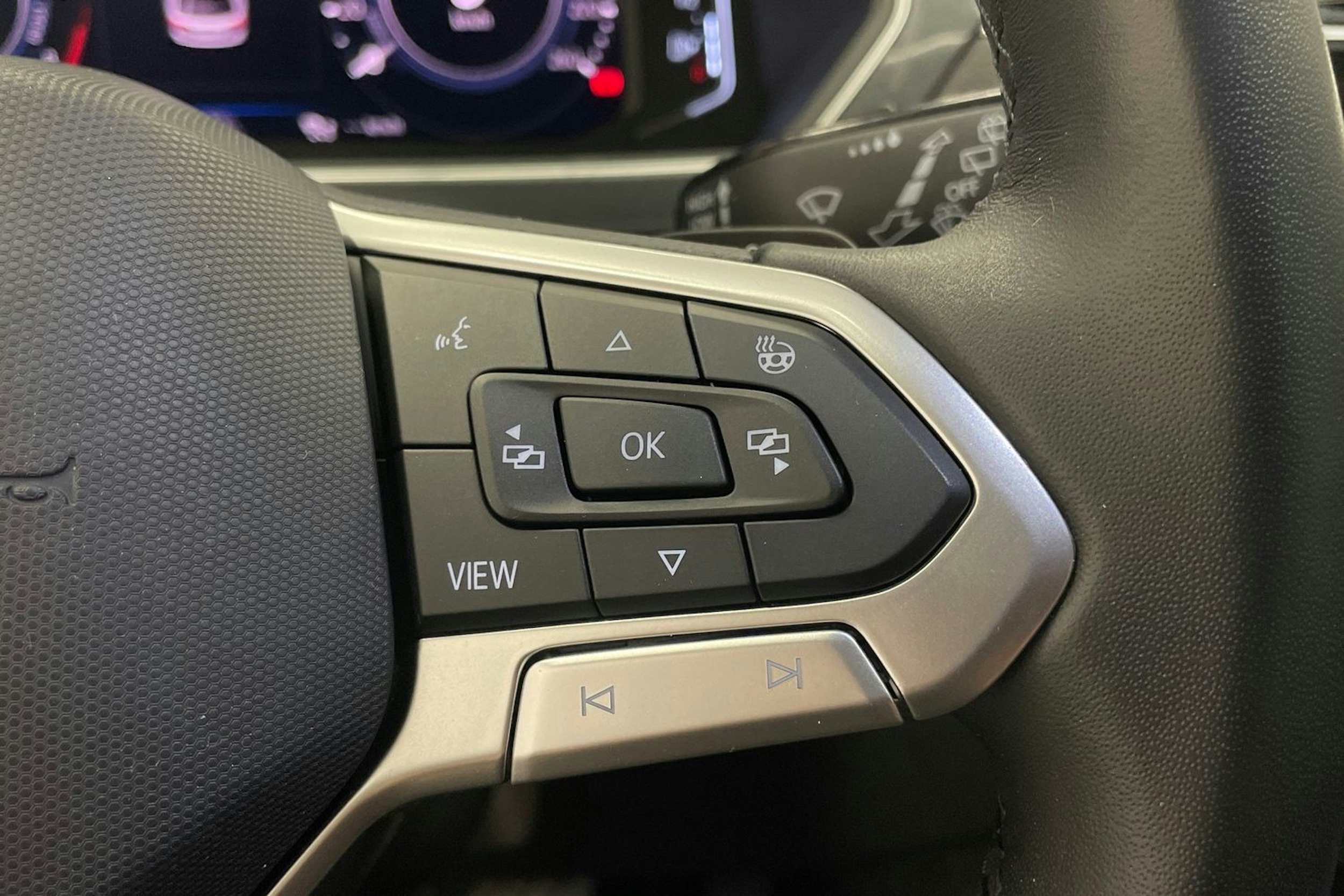 Harmaa Volkswagen Tiguan 2021 kuva 17.