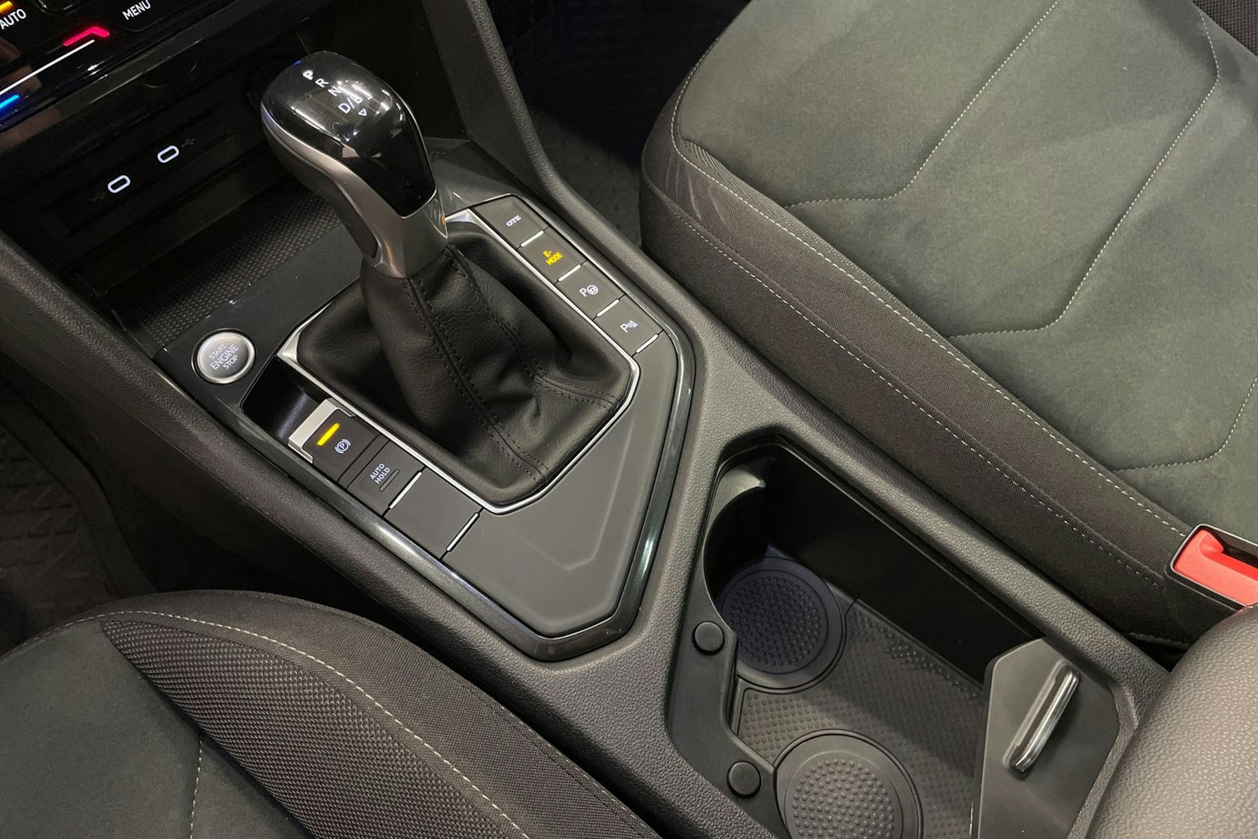 Harmaa Volkswagen Tiguan 2021 kuva 18.