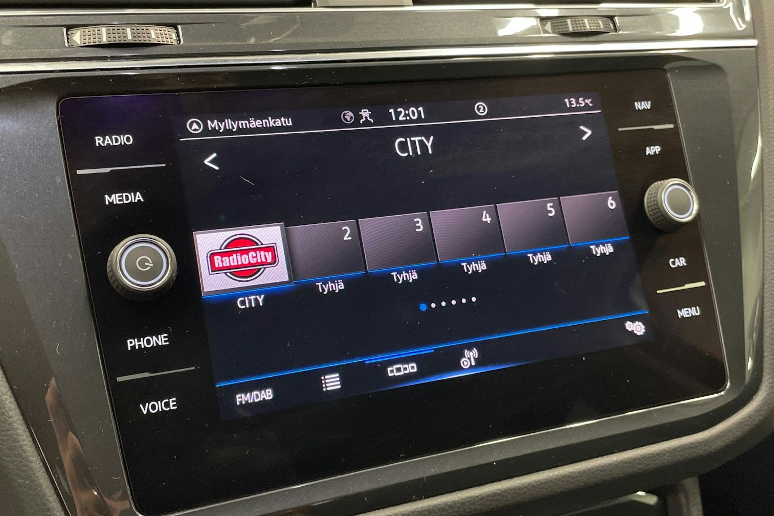 Harmaa Volkswagen Tiguan 2021 kuva 21.