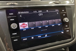 Harmaa Volkswagen Tiguan 2021 kuva 21.