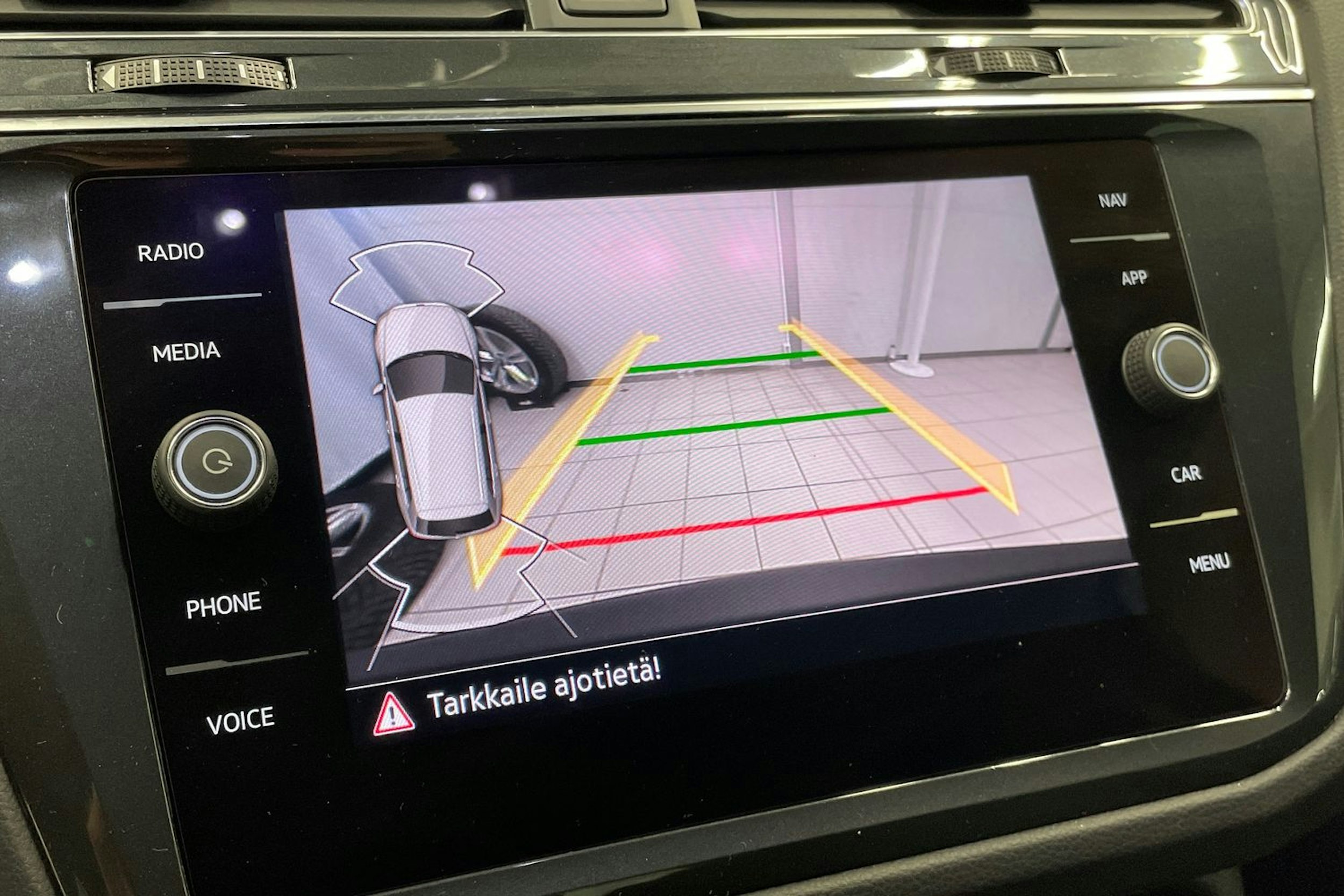 Harmaa Volkswagen Tiguan 2021 kuva 22.