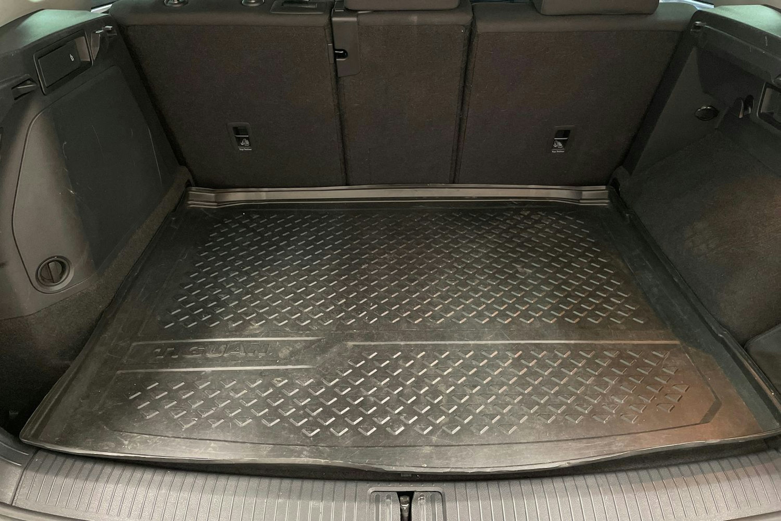 Harmaa Volkswagen Tiguan 2021 kuva 24.