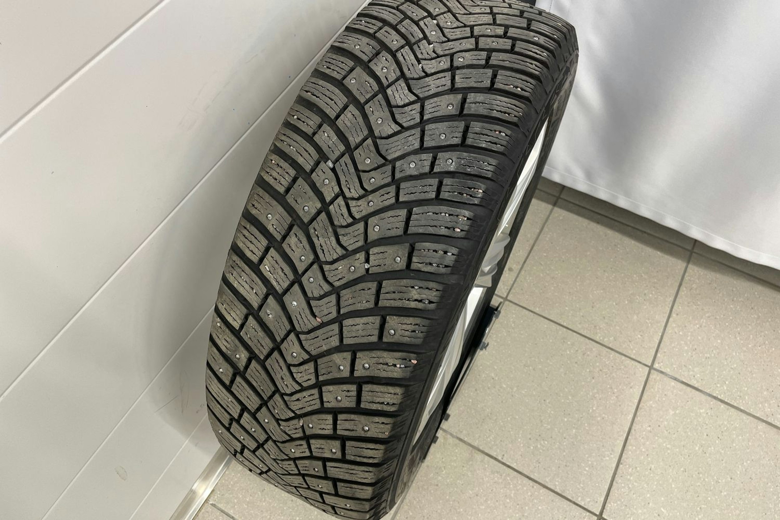 Harmaa Volkswagen Tiguan 2021 kuva 28.