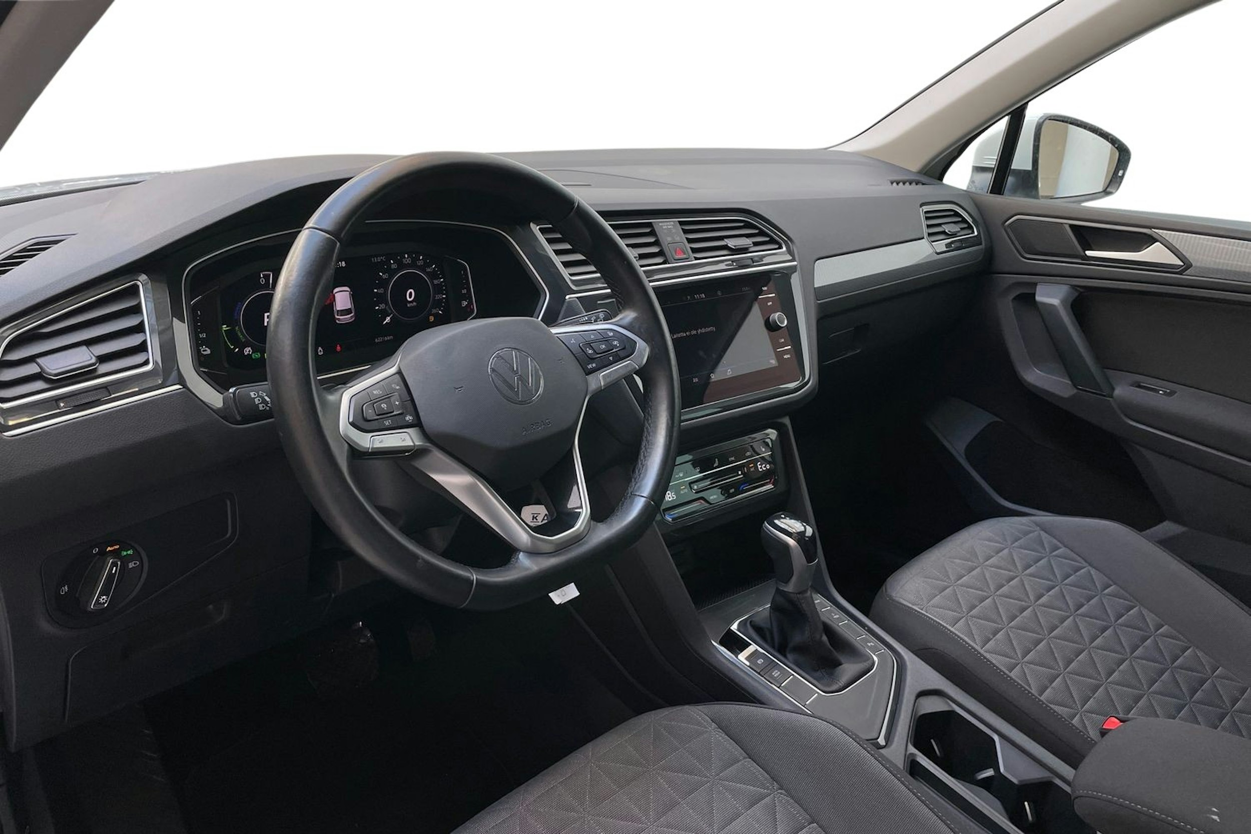 valkoinen Volkswagen Tiguan 2021 kuva 7.