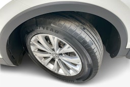 valkoinen Volkswagen Tiguan 2021 kuva 11.