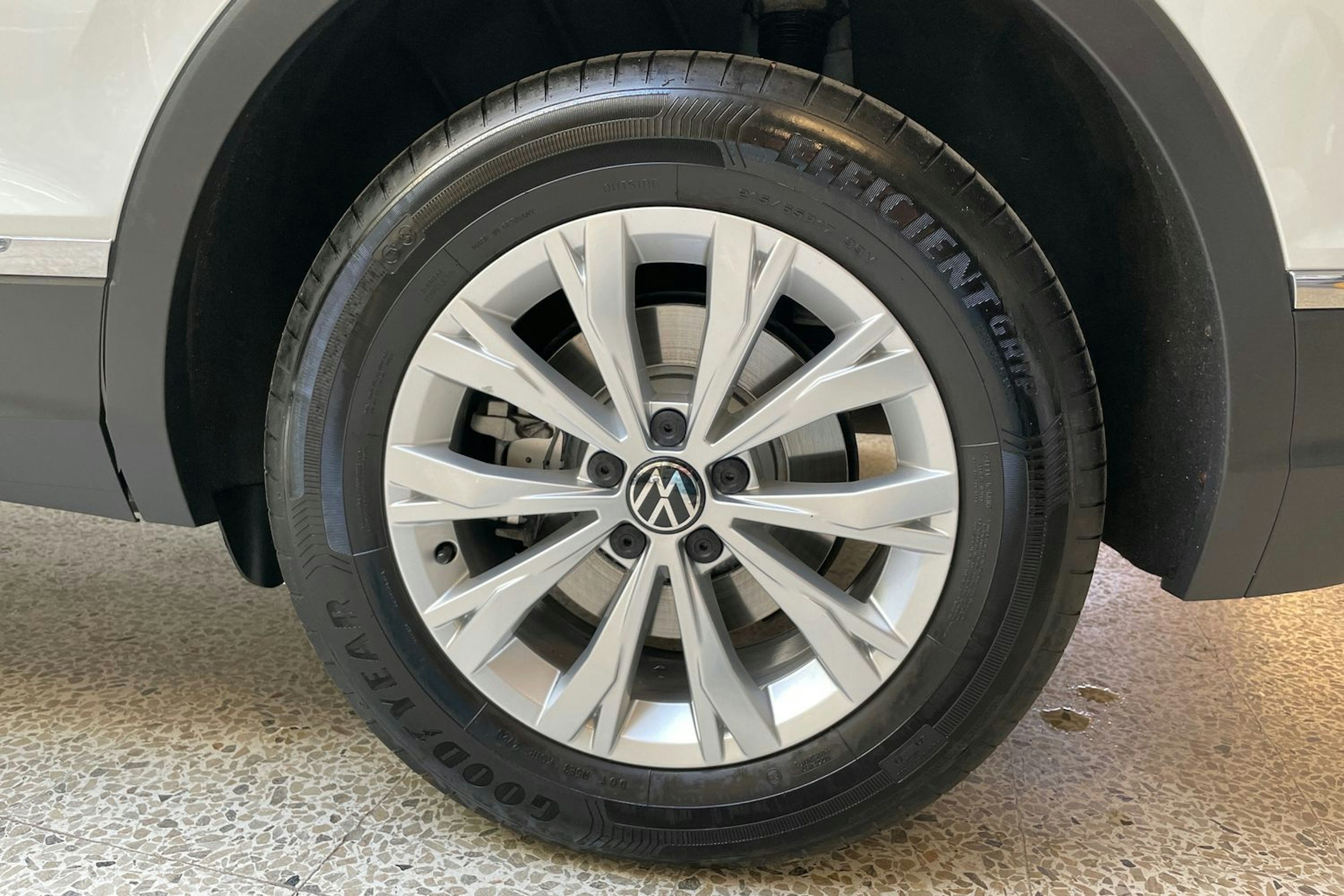 valkoinen Volkswagen Tiguan 2021 kuva 13.