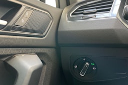 valkoinen Volkswagen Tiguan 2021 kuva 17.