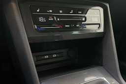 valkoinen Volkswagen Tiguan 2021 kuva 24.