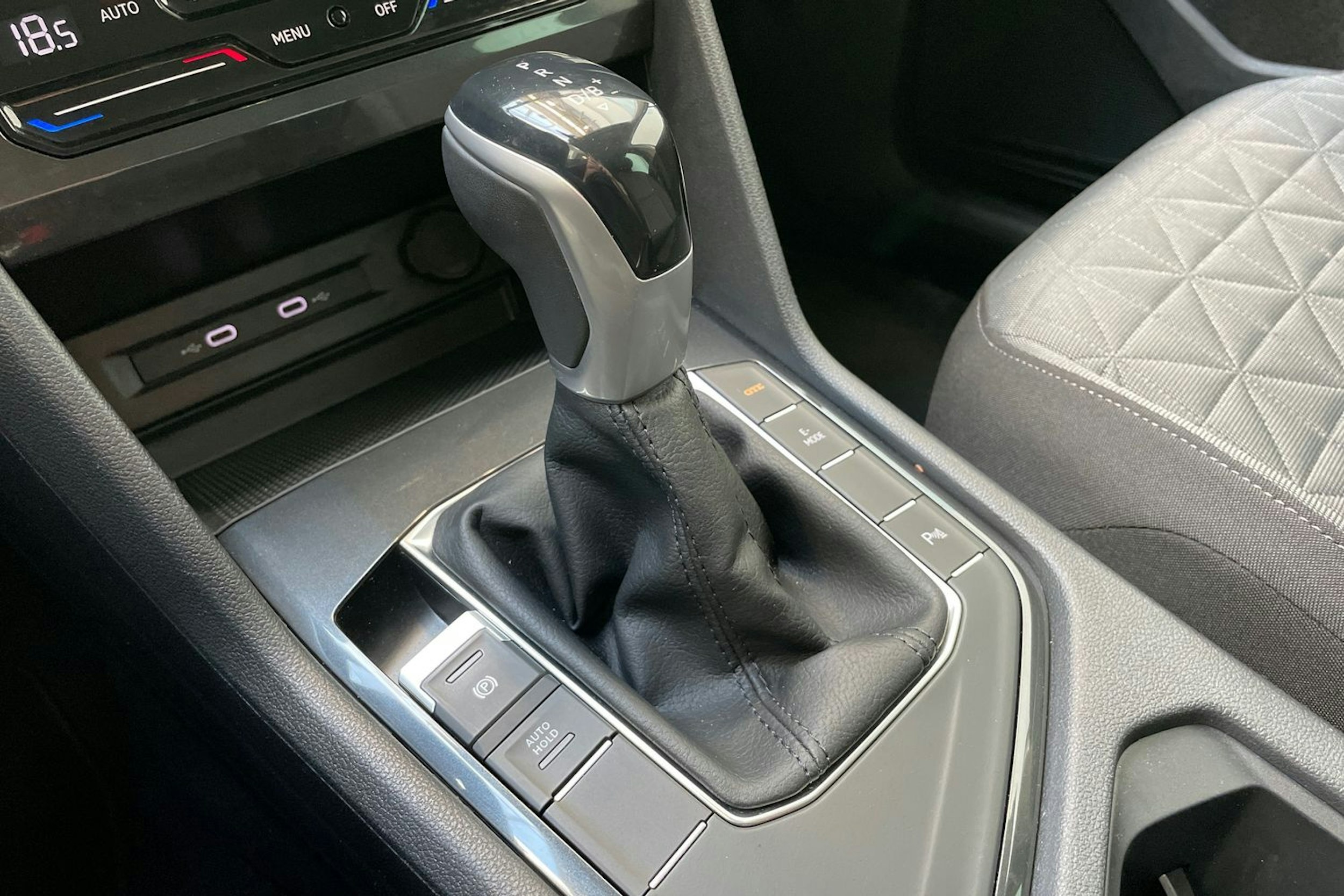 valkoinen Volkswagen Tiguan 2021 kuva 25.