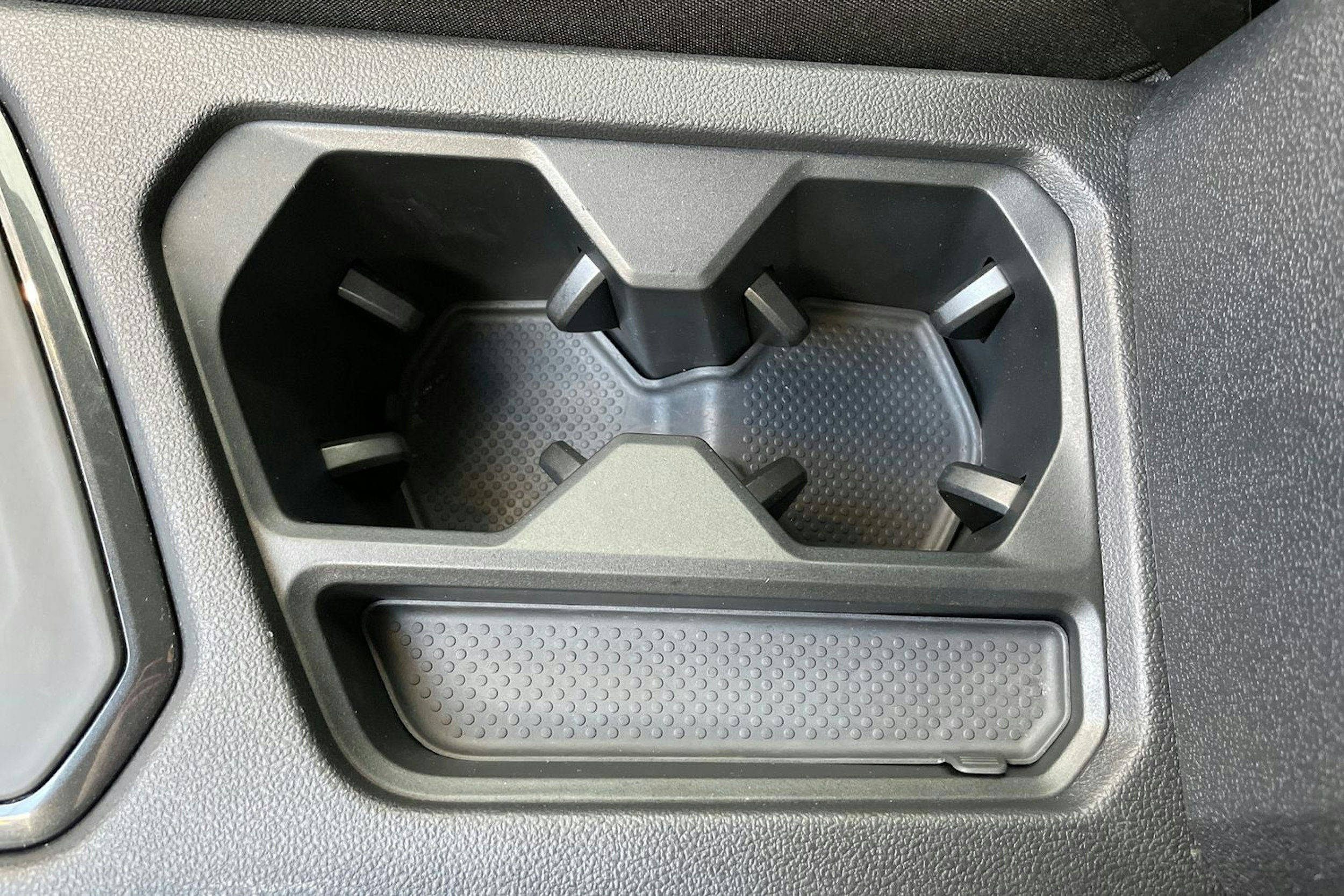valkoinen Volkswagen Tiguan 2021 kuva 28.