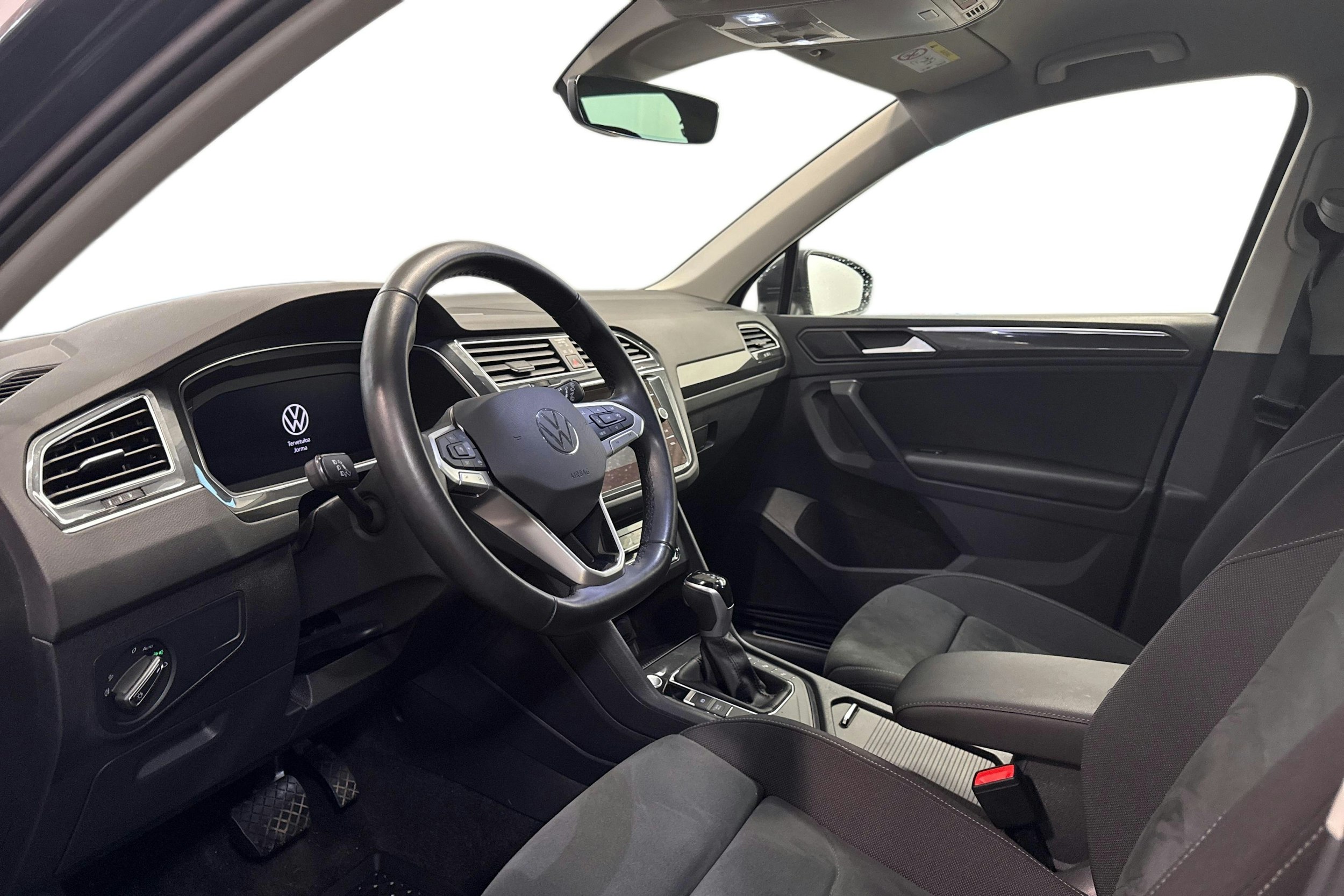 harmaa Volkswagen Tiguan 2021 kuva 7.